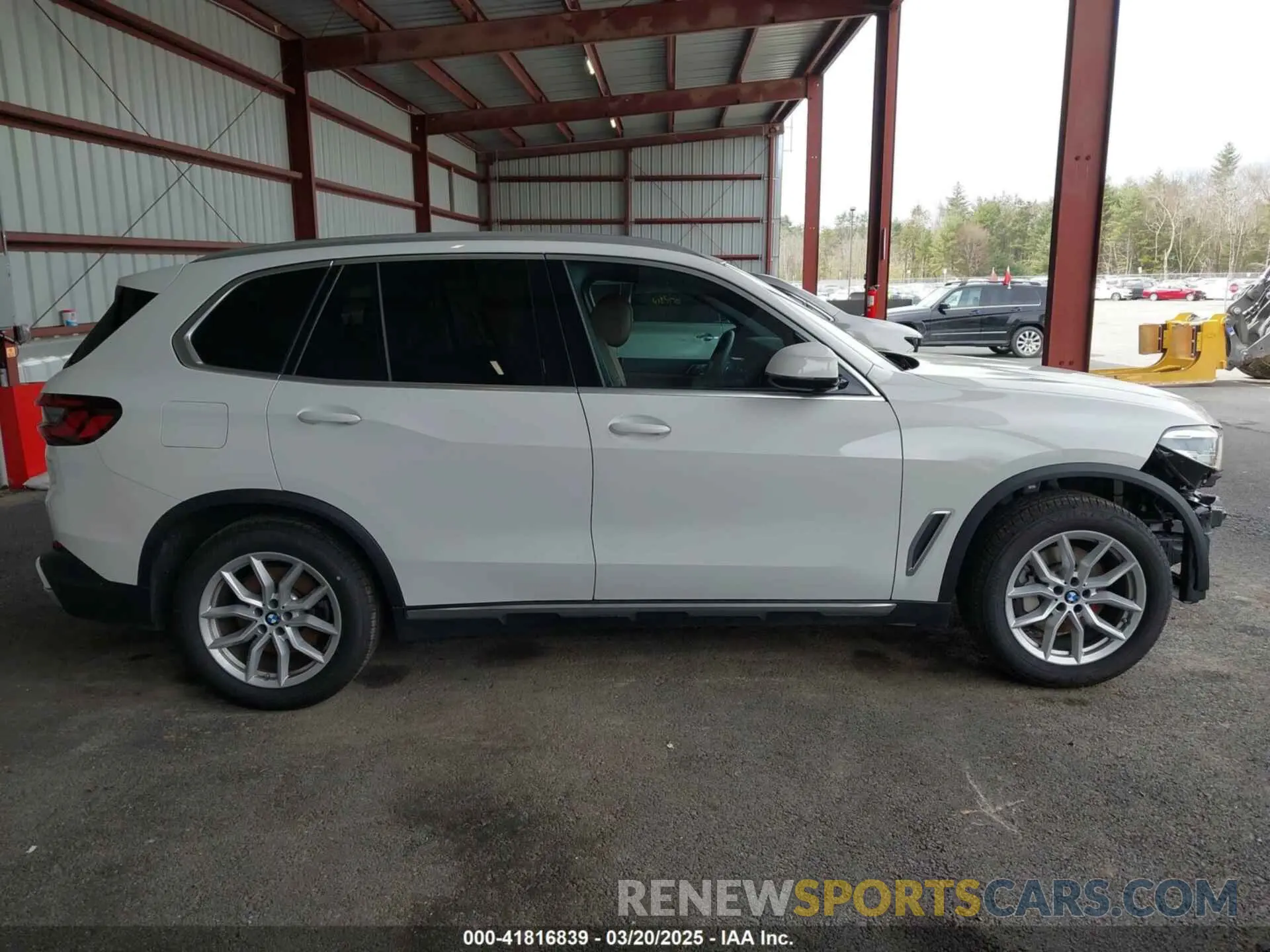 14 Photograph of a damaged car 5UXCR6C05P9R85868 BMW X5 2023