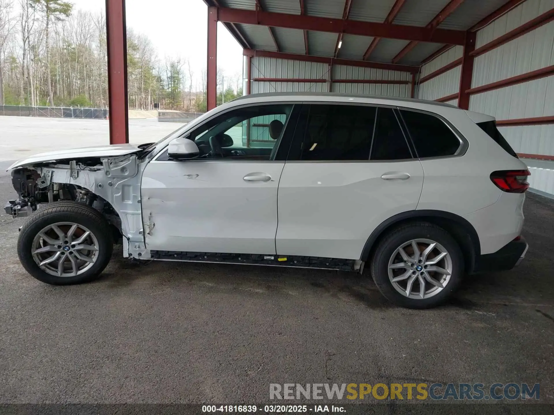 15 Photograph of a damaged car 5UXCR6C05P9R85868 BMW X5 2023