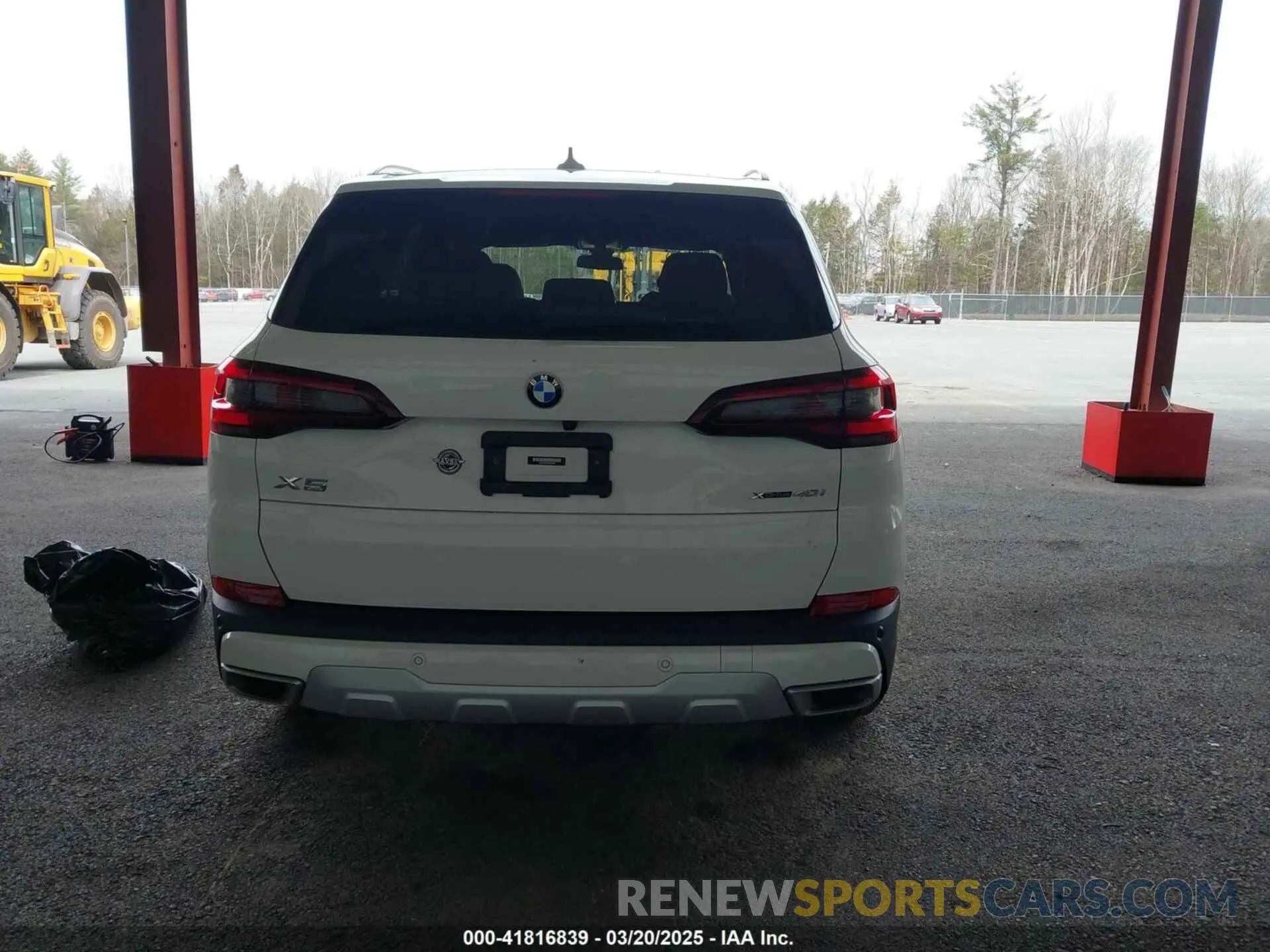 17 Photograph of a damaged car 5UXCR6C05P9R85868 BMW X5 2023