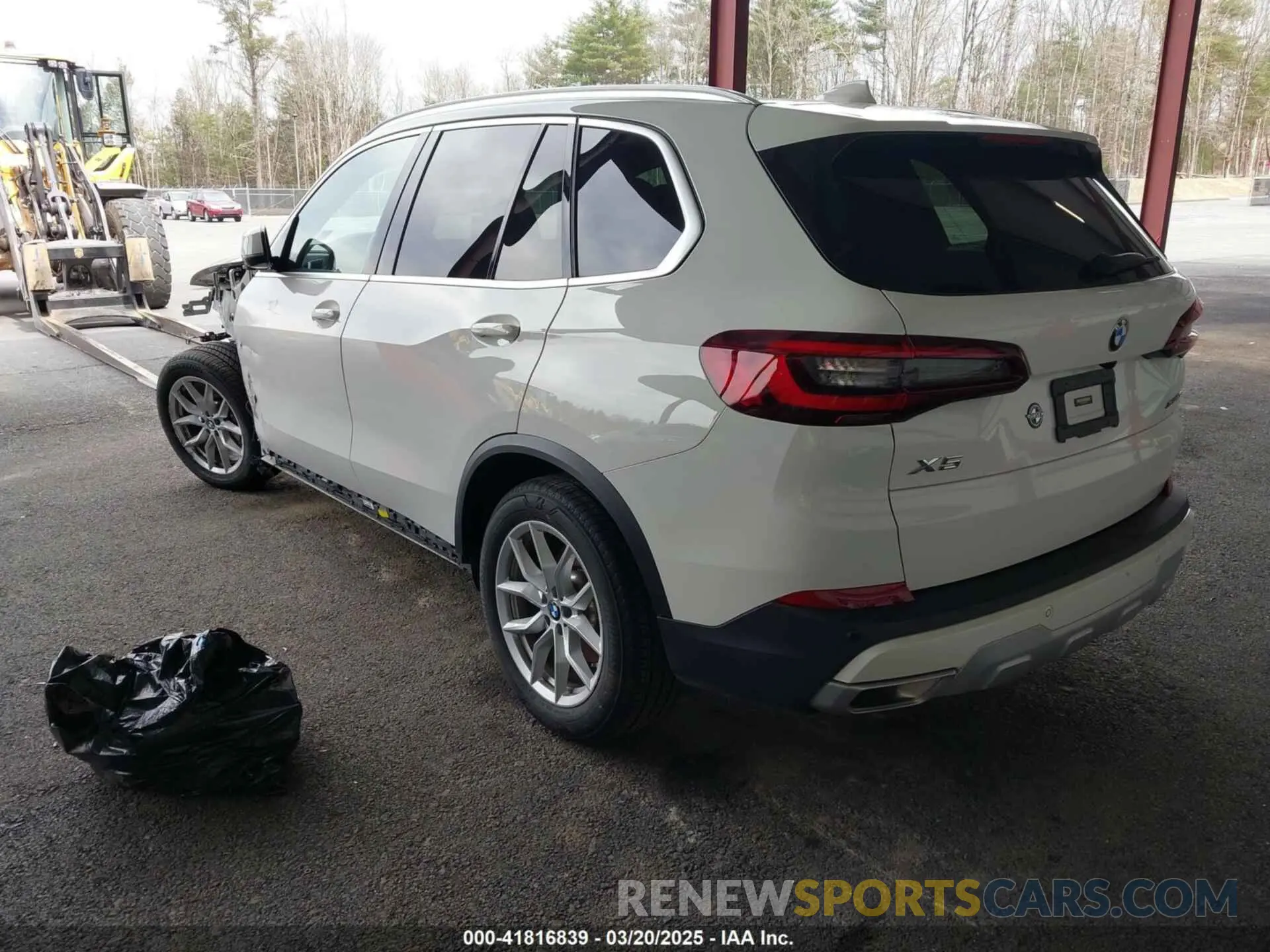 3 Photograph of a damaged car 5UXCR6C05P9R85868 BMW X5 2023
