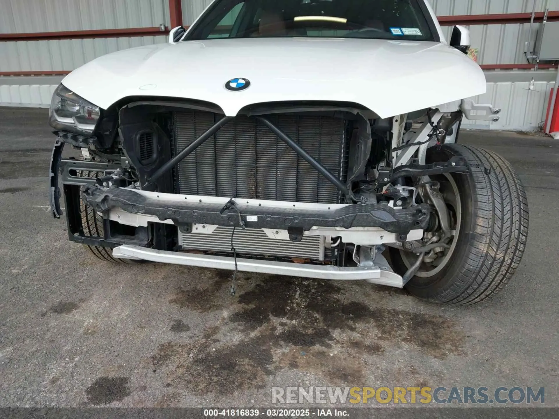 6 Photograph of a damaged car 5UXCR6C05P9R85868 BMW X5 2023