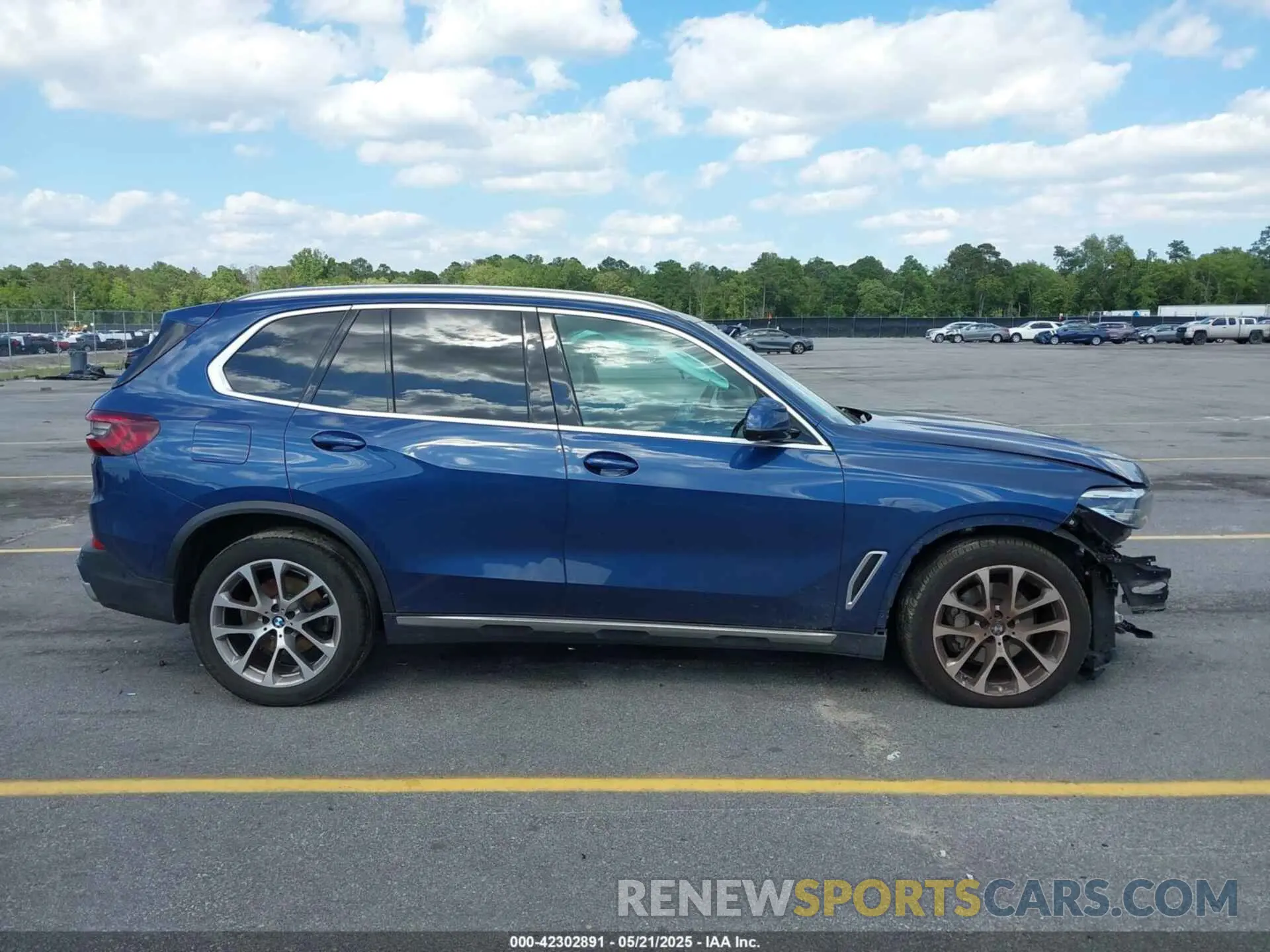 13 Photograph of a damaged car 5UXCR6C06P9P05293 BMW X5 2023