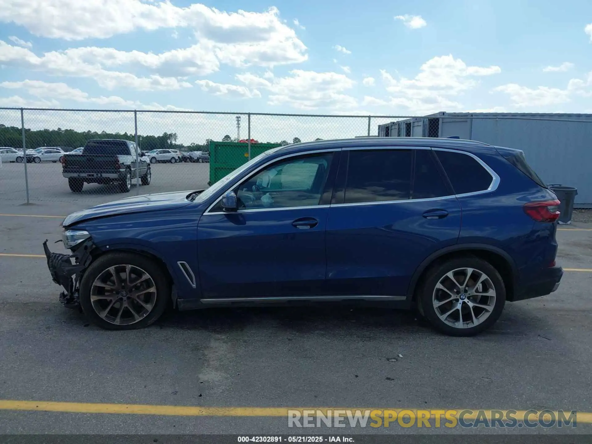14 Photograph of a damaged car 5UXCR6C06P9P05293 BMW X5 2023