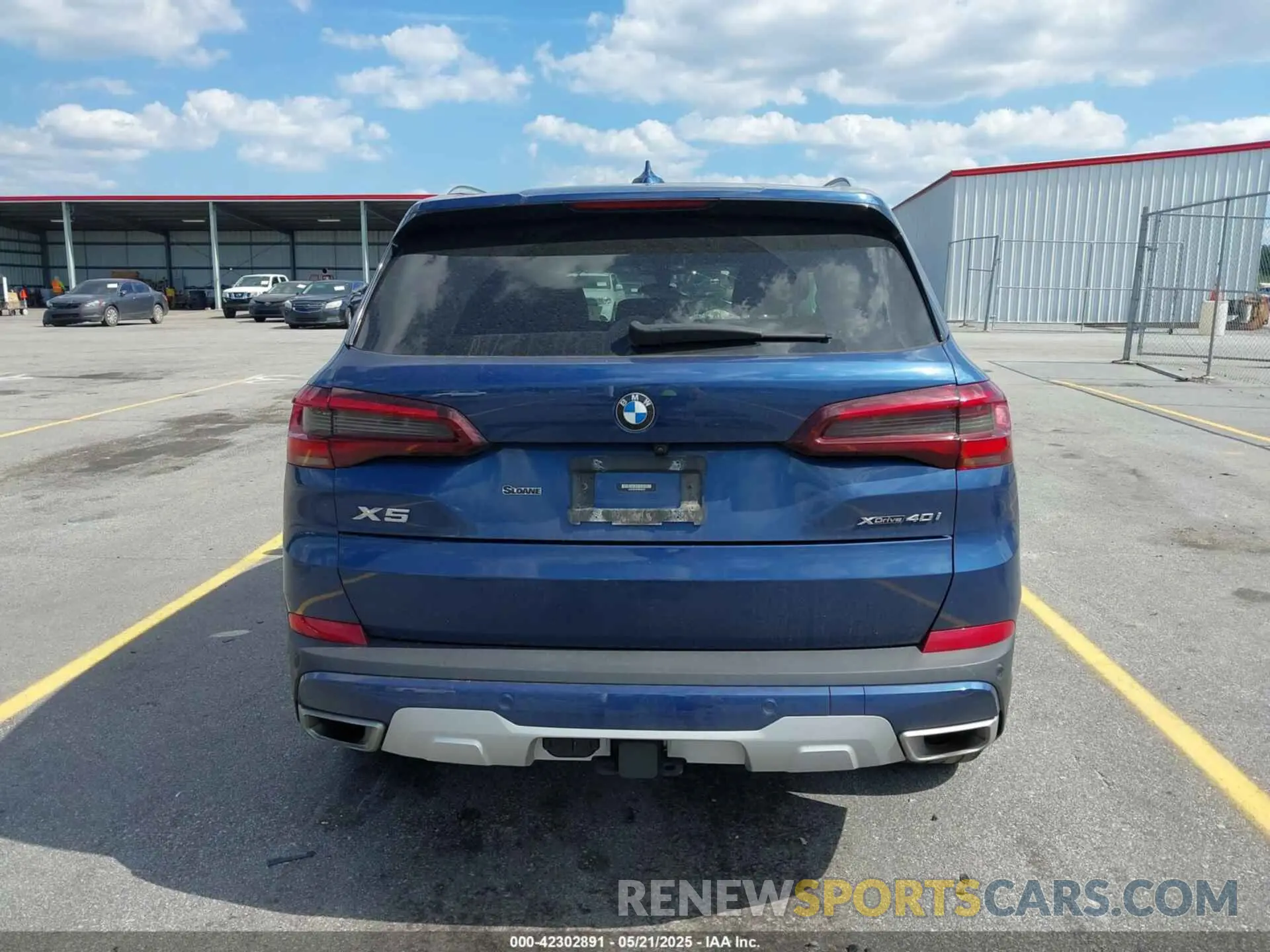 16 Photograph of a damaged car 5UXCR6C06P9P05293 BMW X5 2023