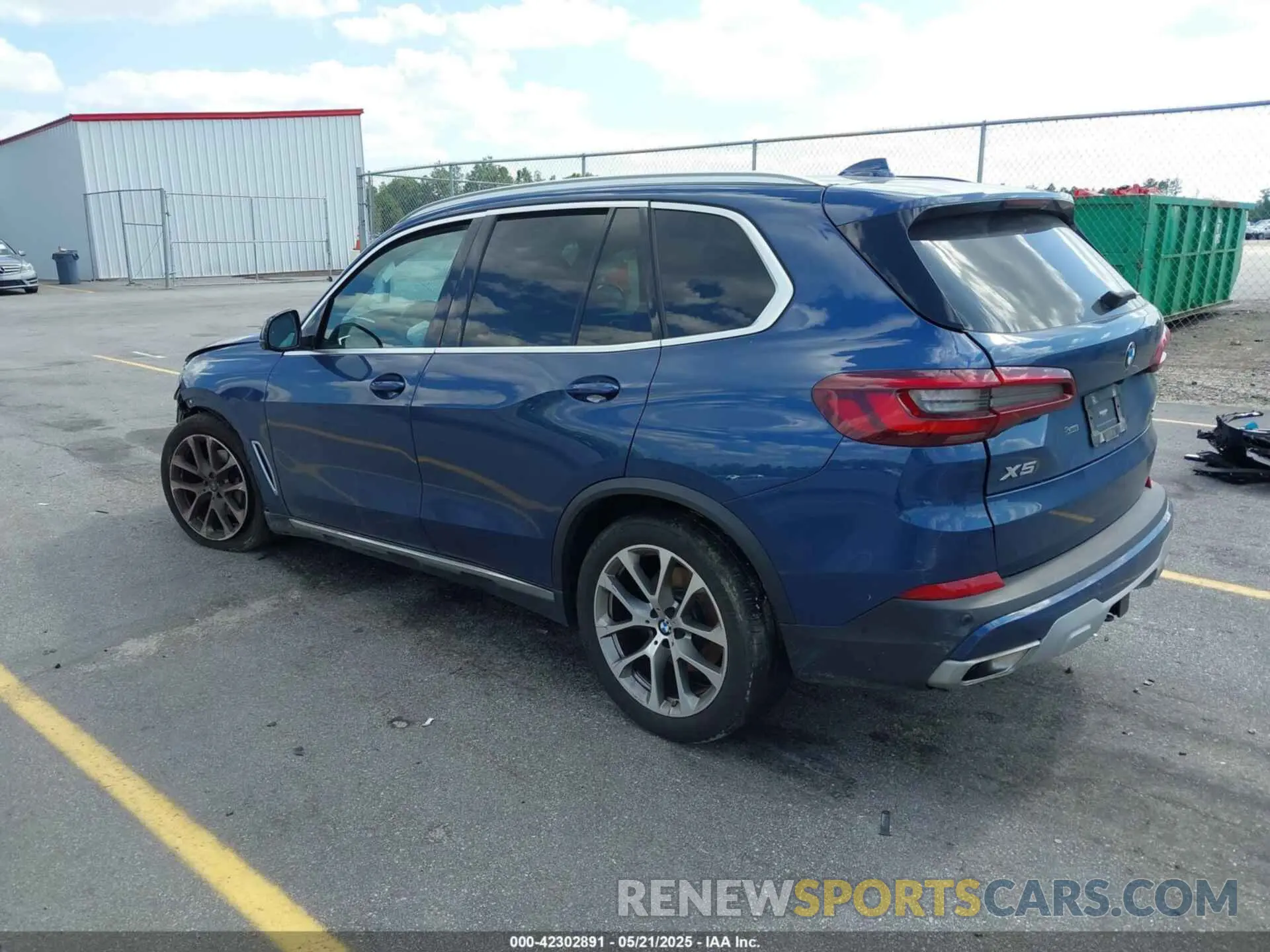3 Photograph of a damaged car 5UXCR6C06P9P05293 BMW X5 2023
