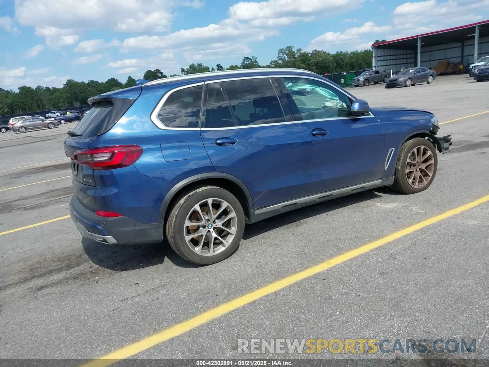 4 Photograph of a damaged car 5UXCR6C06P9P05293 BMW X5 2023