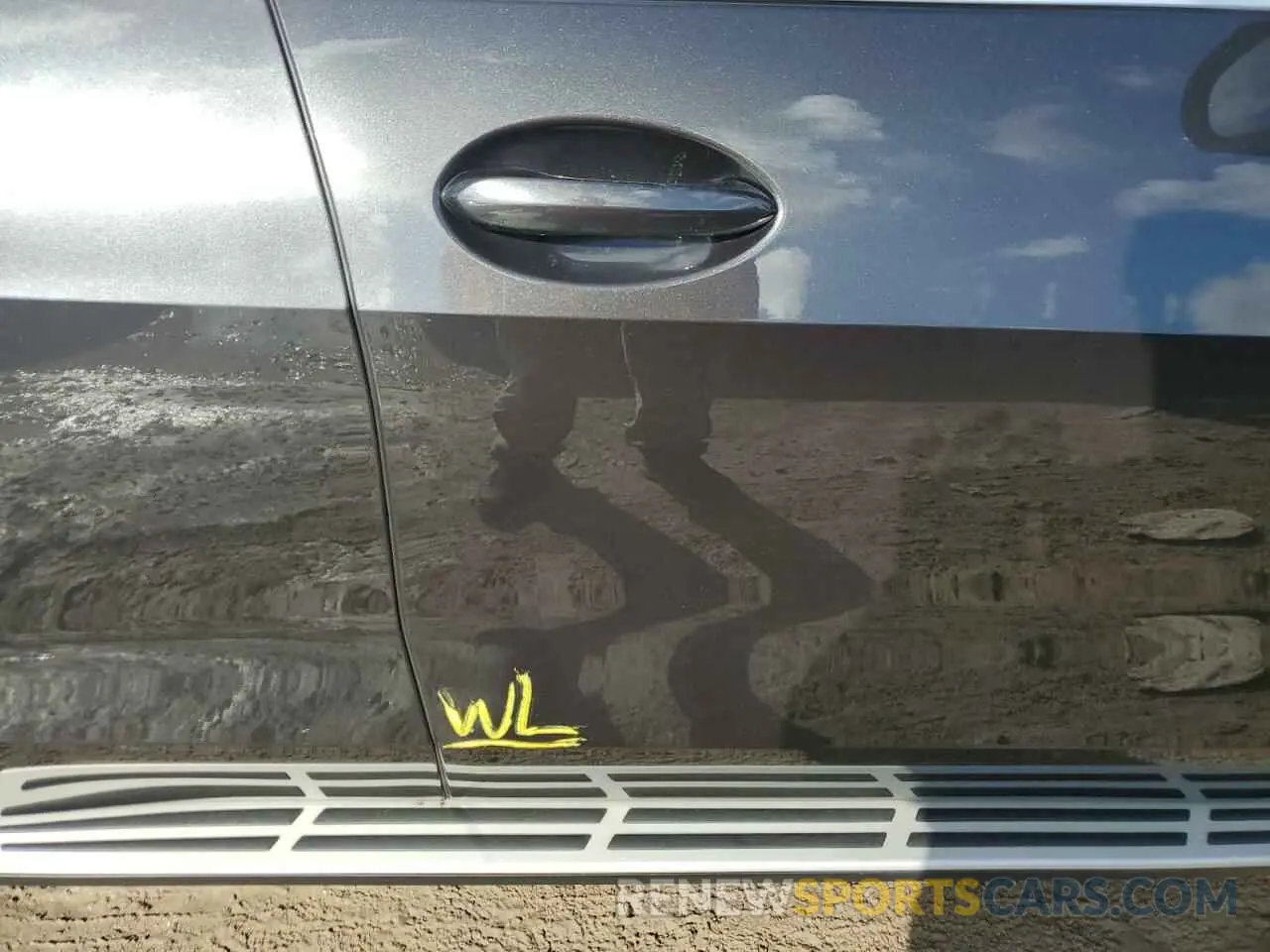 13 Photograph of a damaged car 5UXCR6C07P9P38416 BMW X5 2023