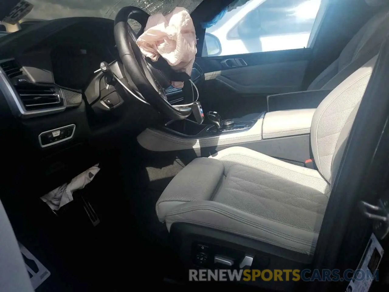7 Photograph of a damaged car 5UXCR6C07P9R18608 BMW X5 2023