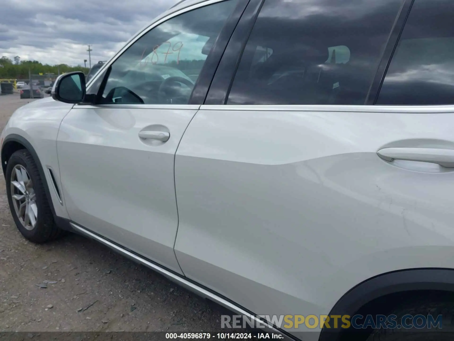 14 Photograph of a damaged car 5UXCR6C07P9R26465 BMW X5 2023