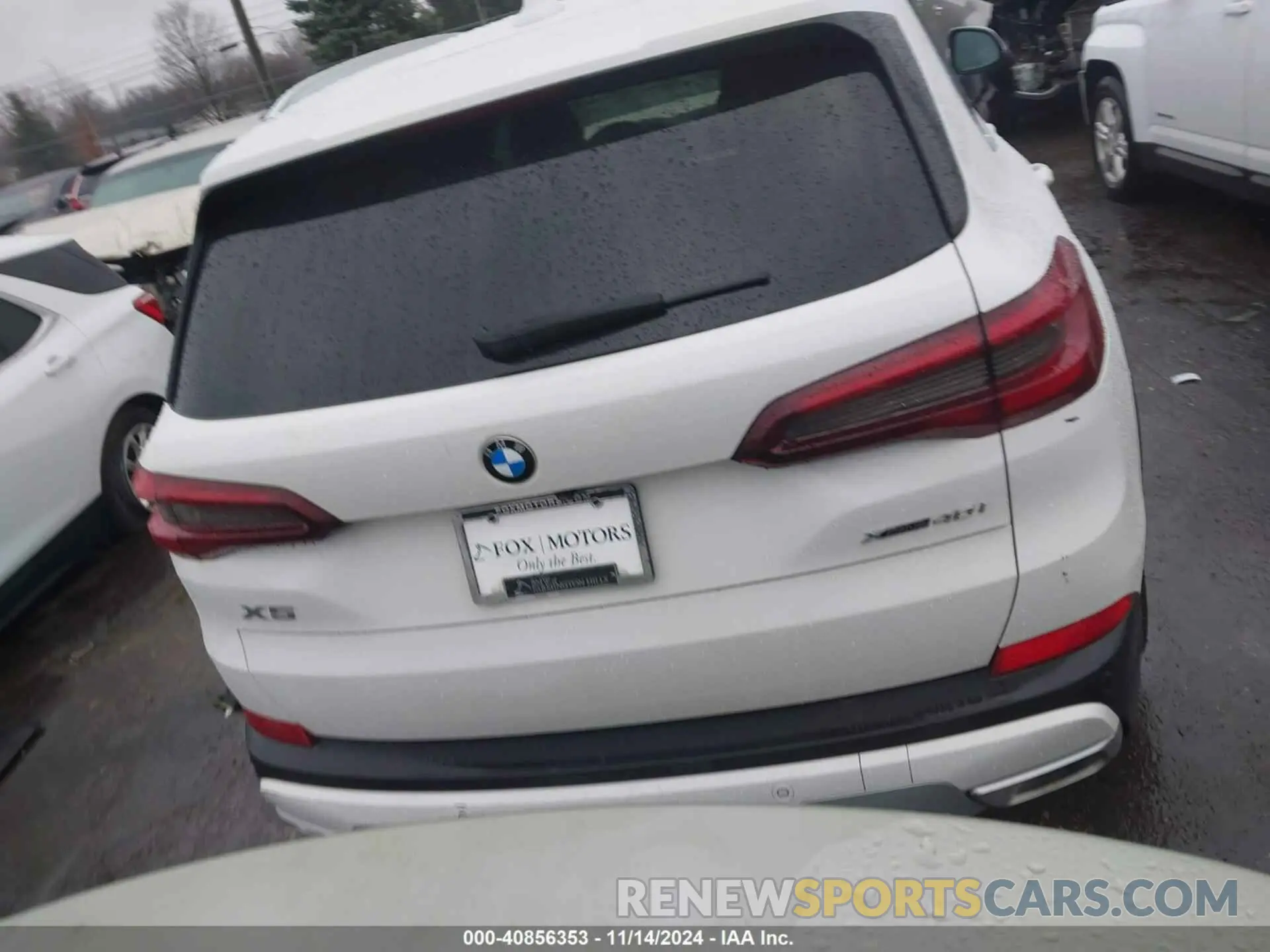 16 Photograph of a damaged car 5UXCR6C07P9R76279 BMW X5 2023