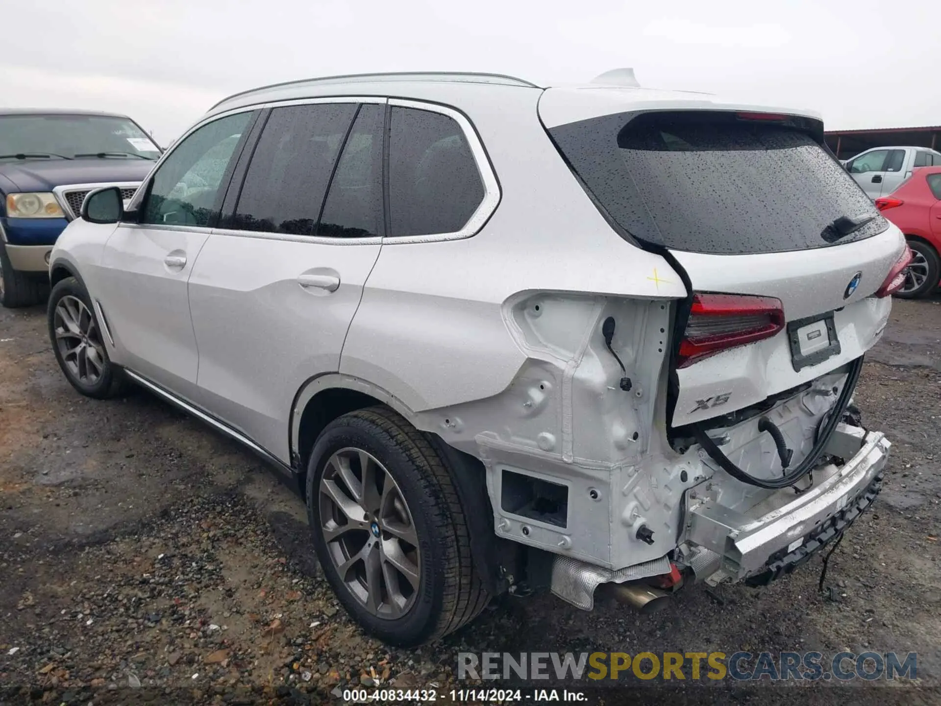 3 Photograph of a damaged car 5UXCR6C07P9R98556 BMW X5 2023