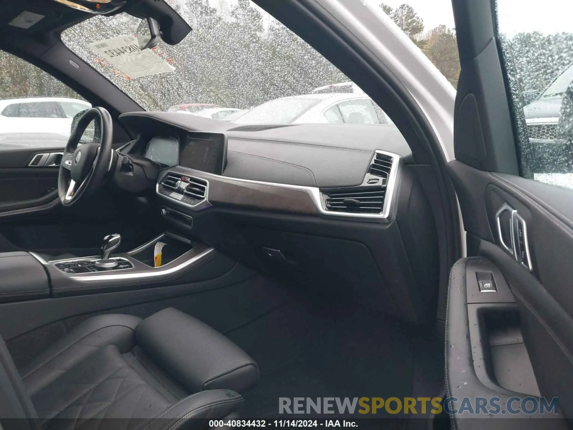 5 Photograph of a damaged car 5UXCR6C07P9R98556 BMW X5 2023