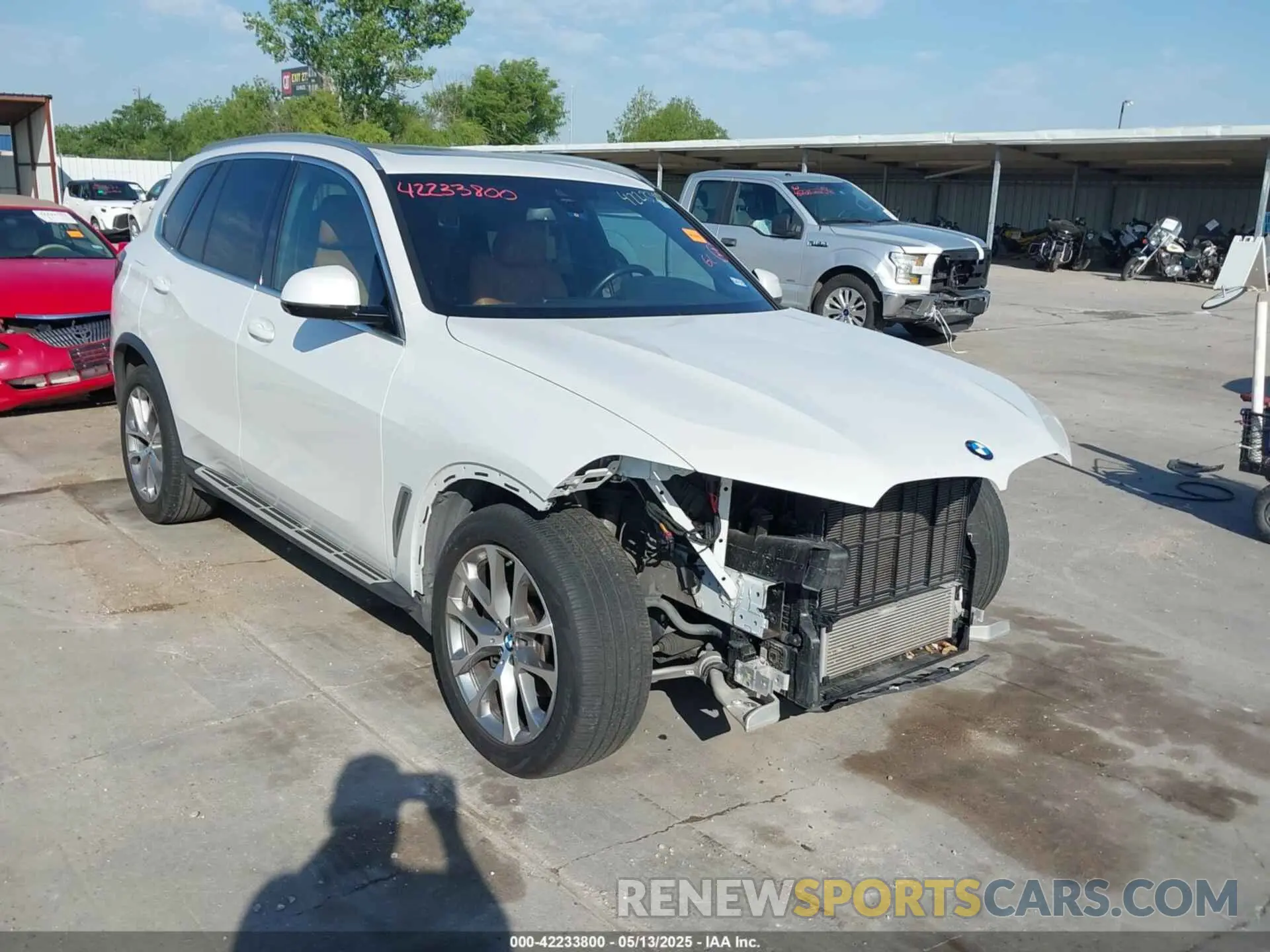 1 Photograph of a damaged car 5UXCR6C08P9P02864 BMW X5 2023