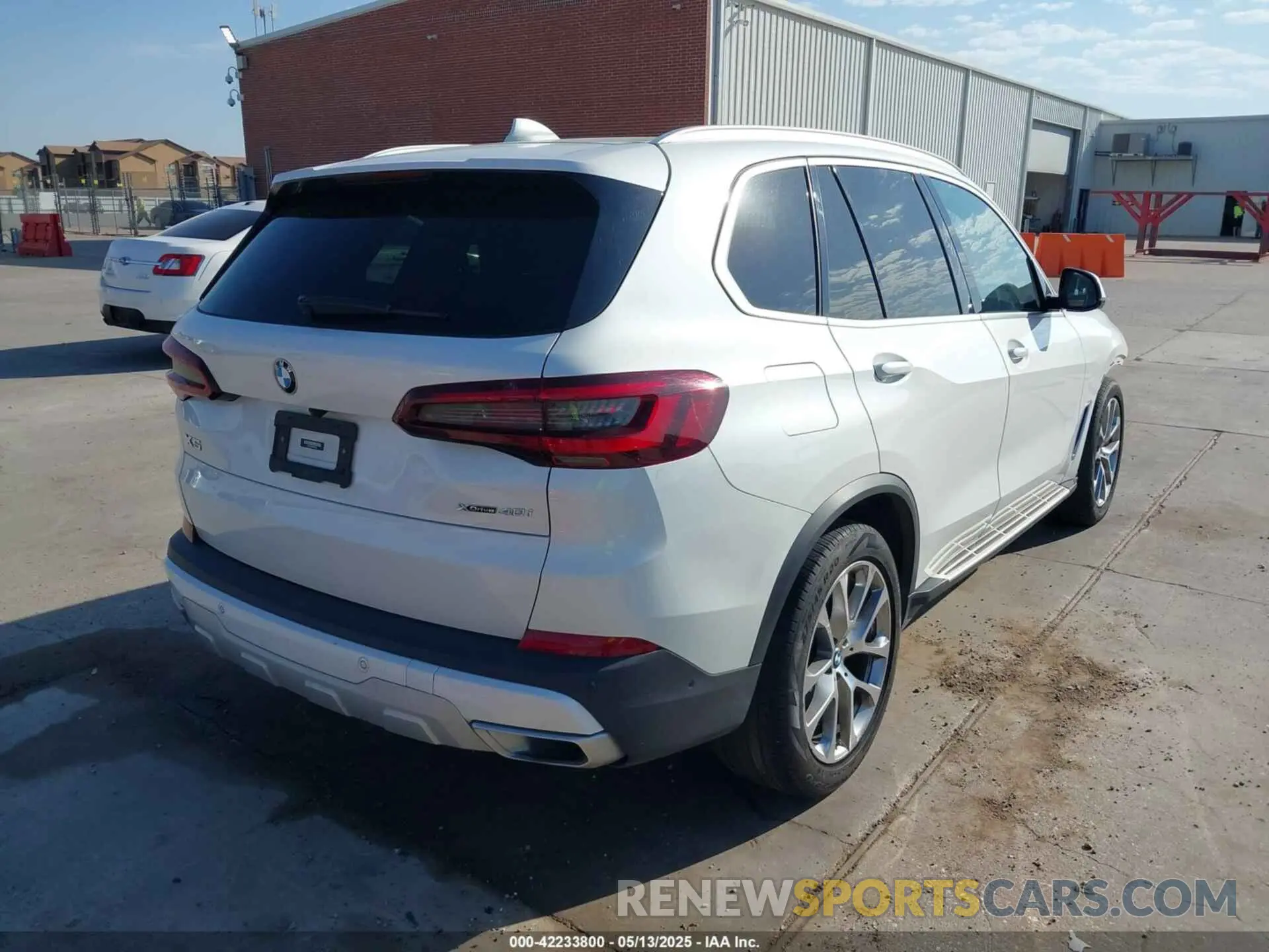 4 Photograph of a damaged car 5UXCR6C08P9P02864 BMW X5 2023
