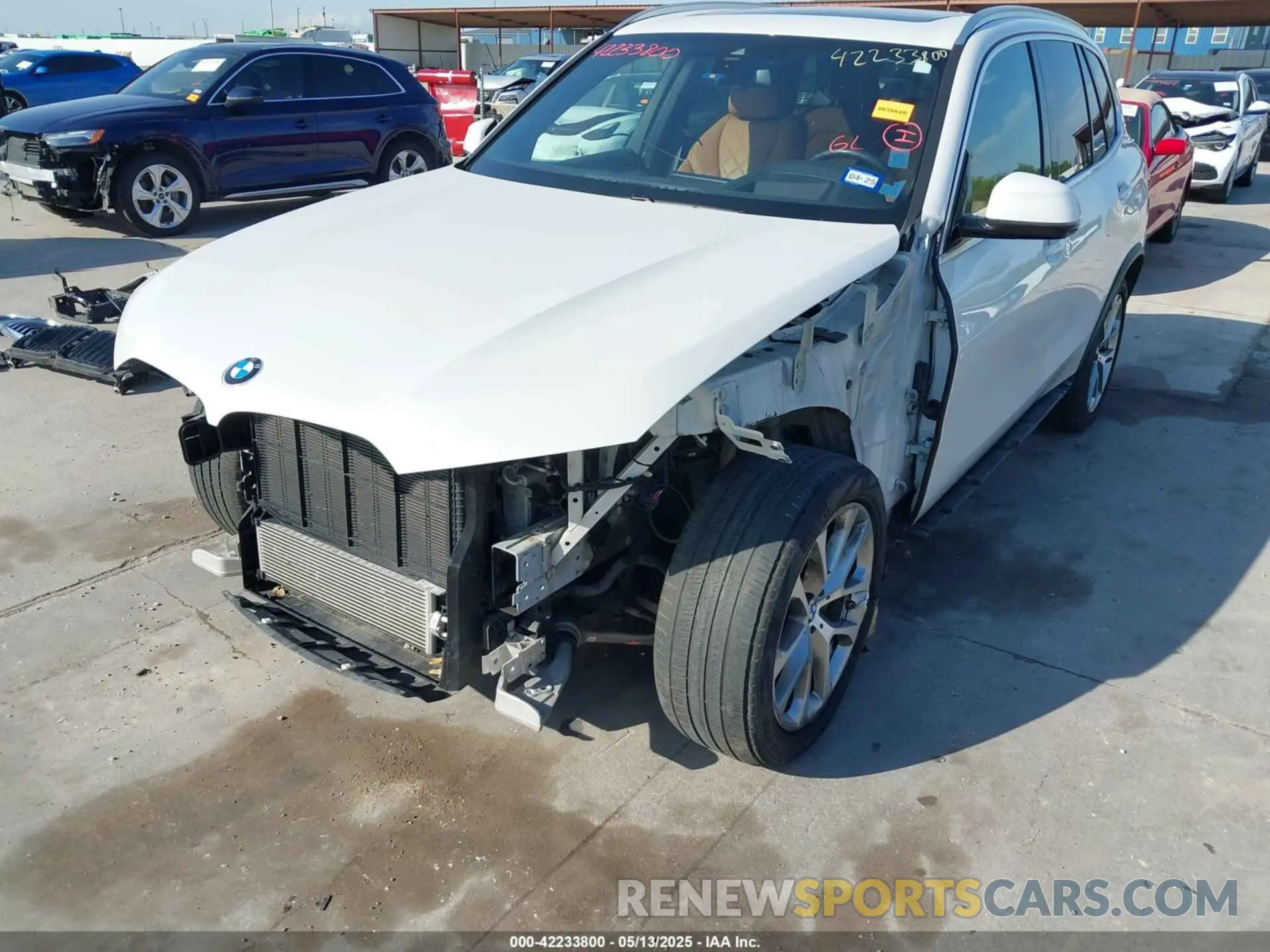 6 Photograph of a damaged car 5UXCR6C08P9P02864 BMW X5 2023