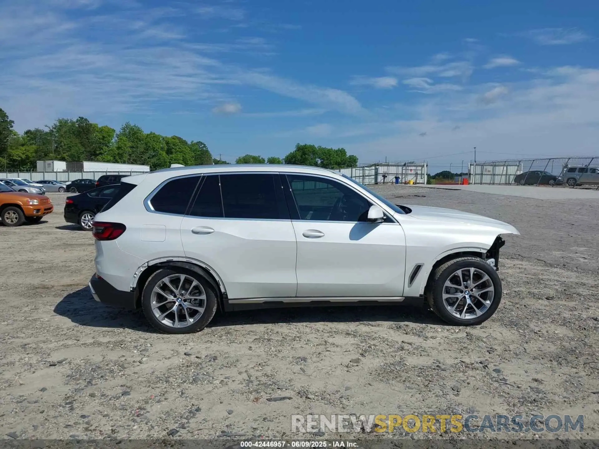14 Photograph of a damaged car 5UXCR6C09P9R25706 BMW X5 2023