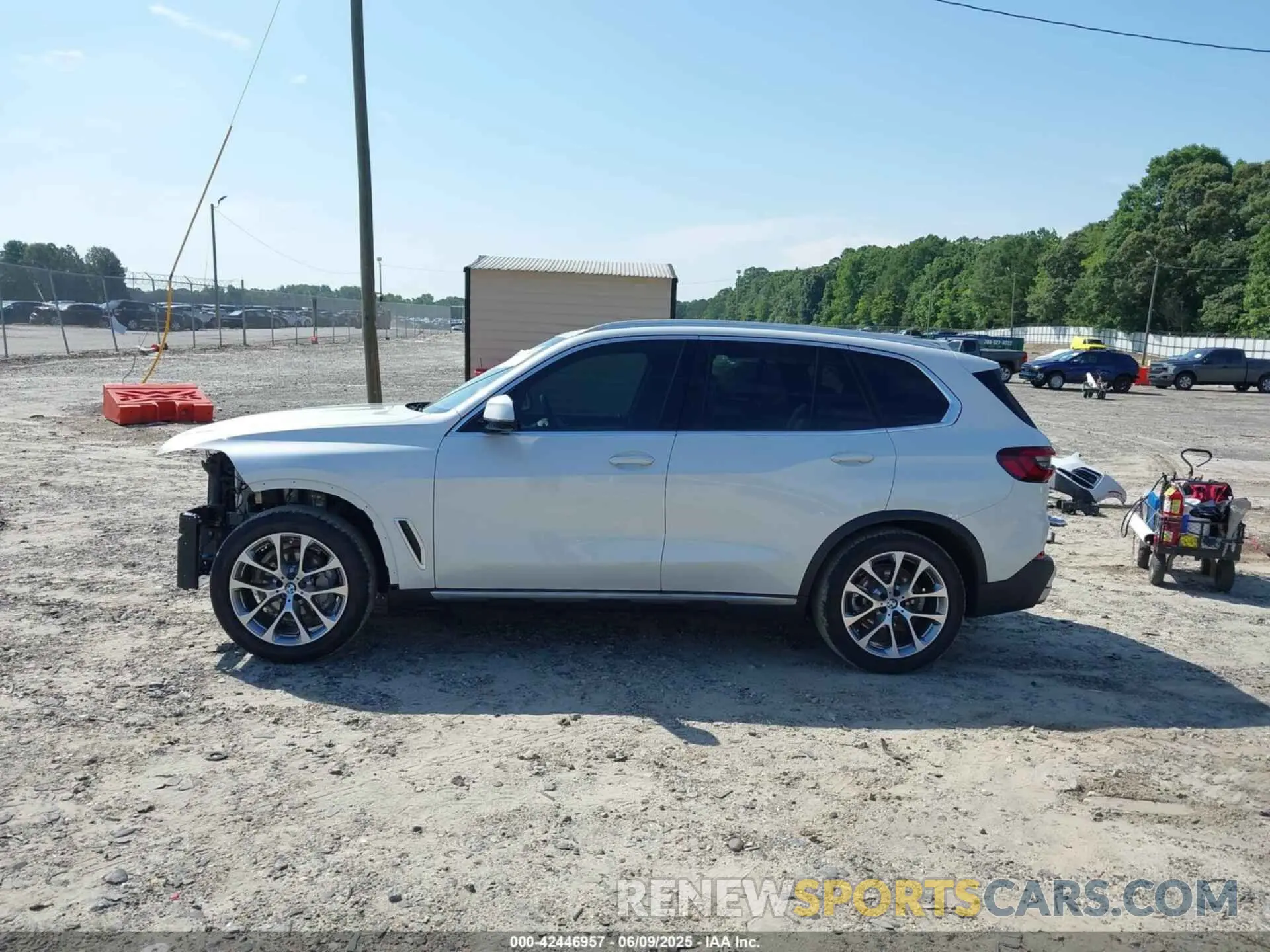 15 Photograph of a damaged car 5UXCR6C09P9R25706 BMW X5 2023