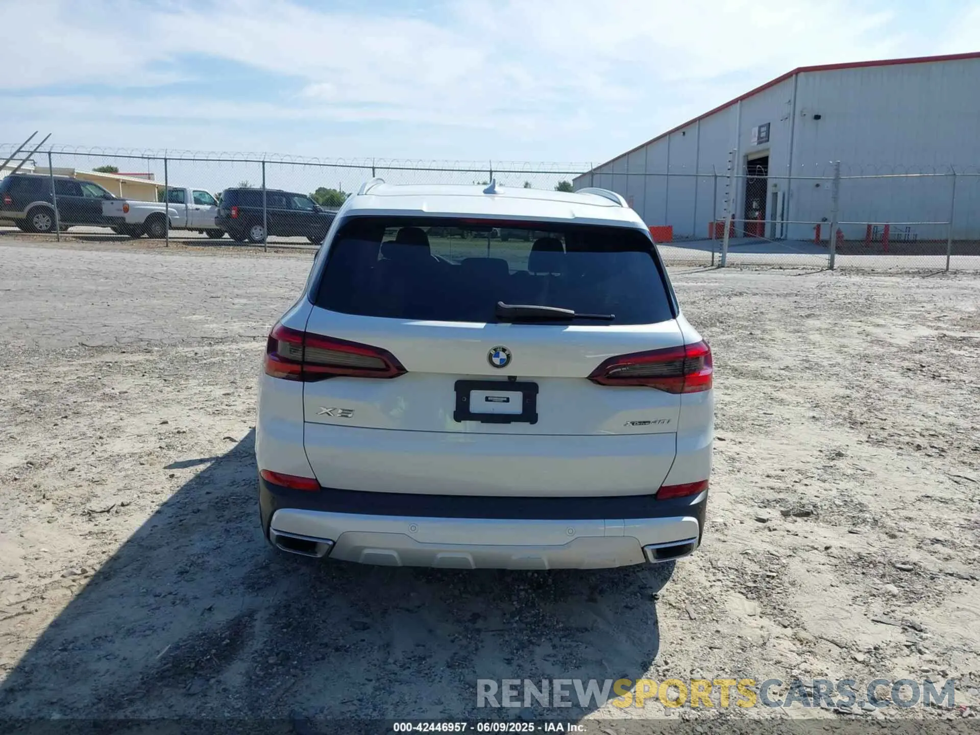 17 Photograph of a damaged car 5UXCR6C09P9R25706 BMW X5 2023