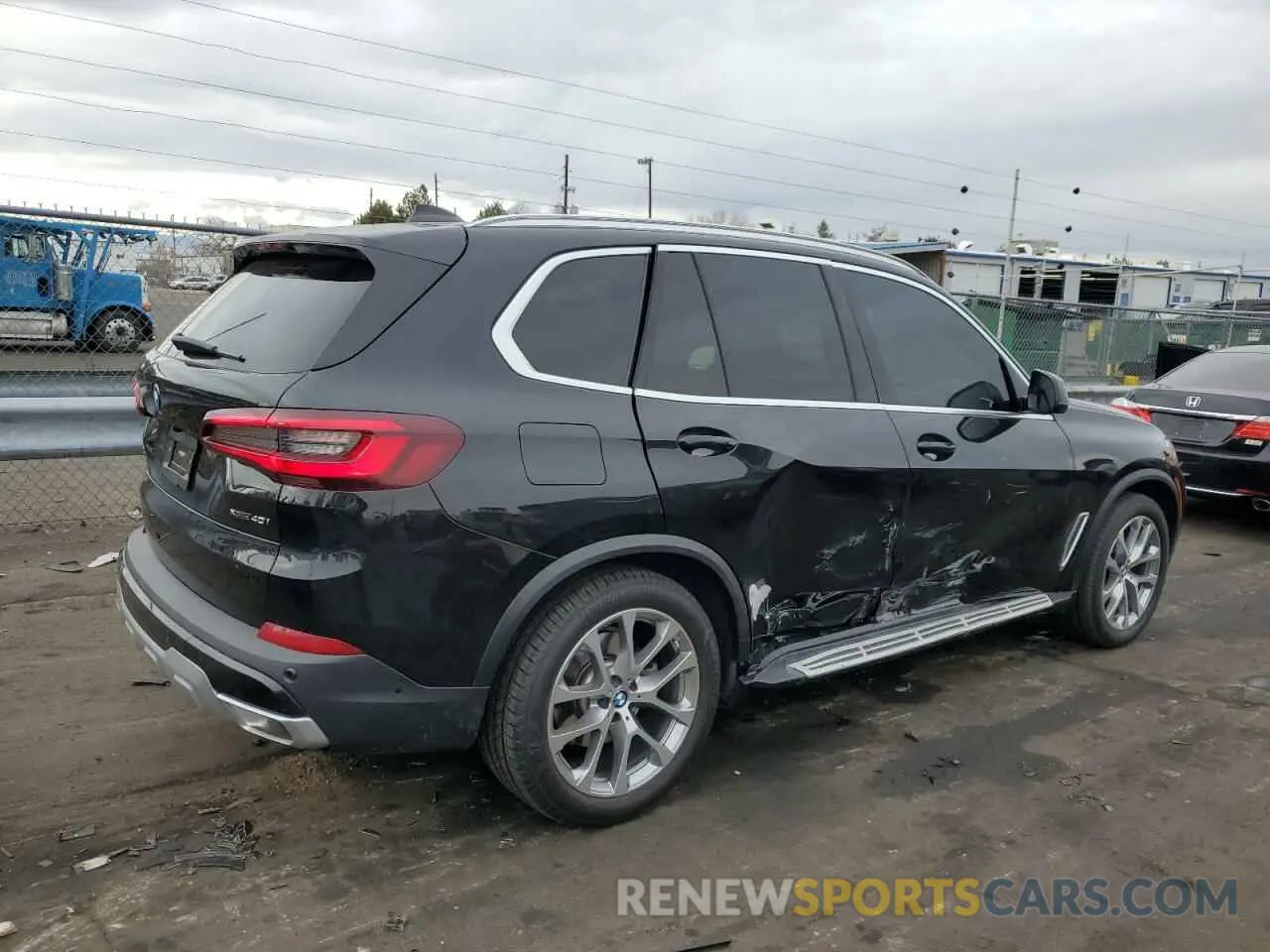 3 Photograph of a damaged car 5UXCR6C09P9R55594 BMW X5 2023