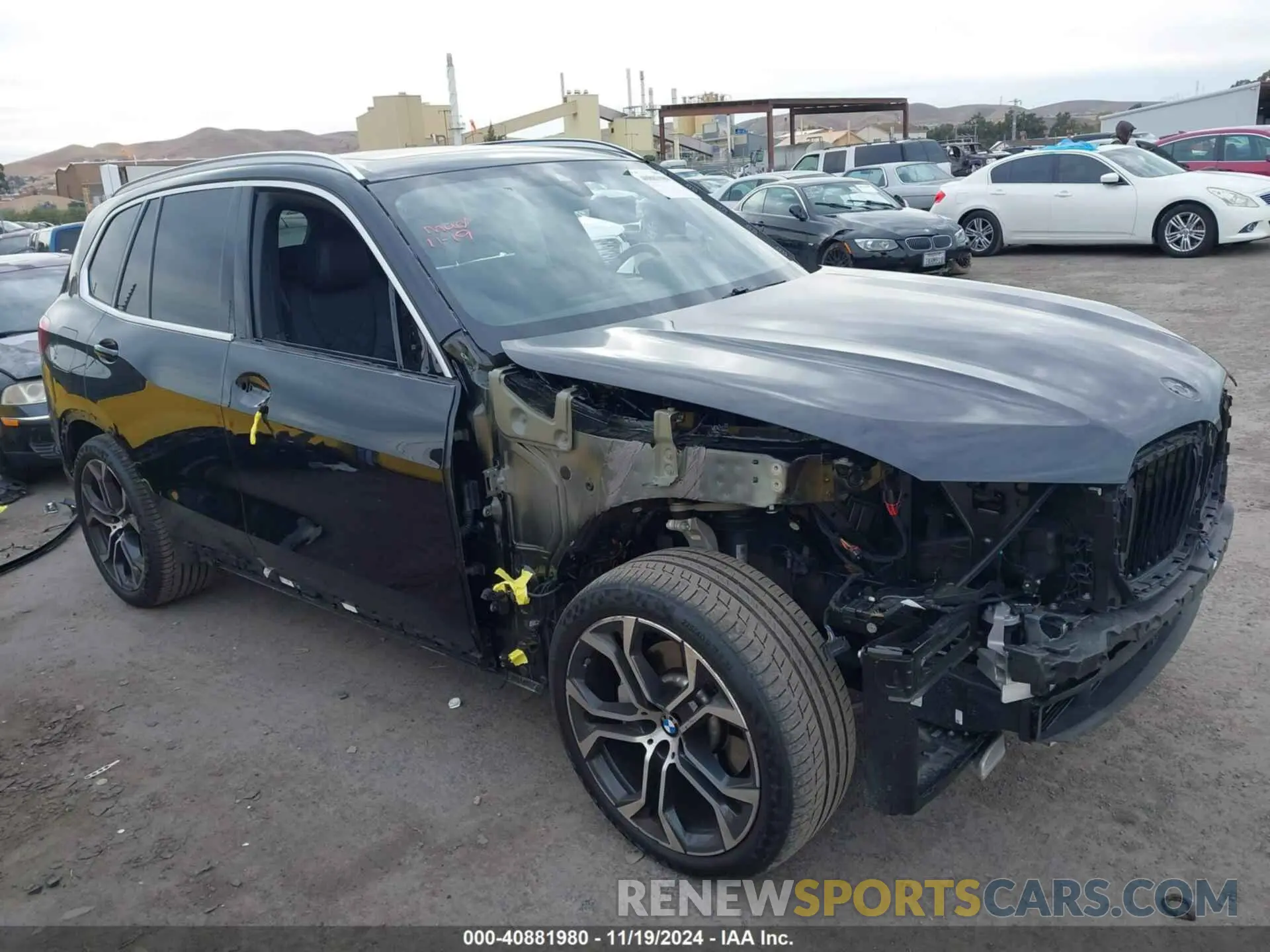 1 Photograph of a damaged car 5UXCR6C09P9R85324 BMW X5 2023