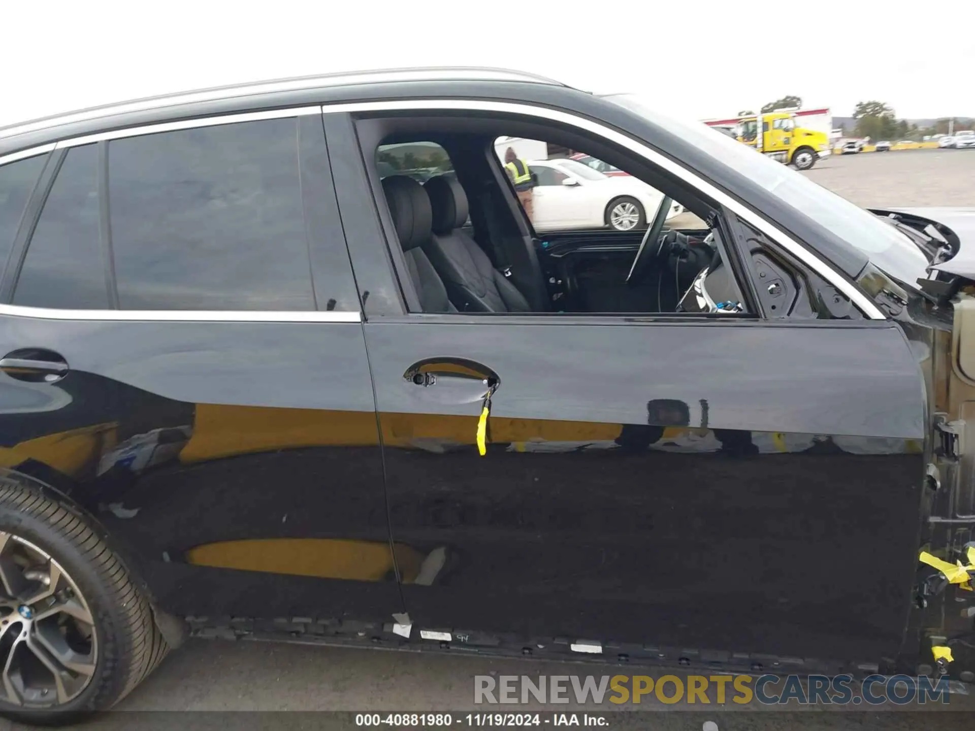14 Photograph of a damaged car 5UXCR6C09P9R85324 BMW X5 2023