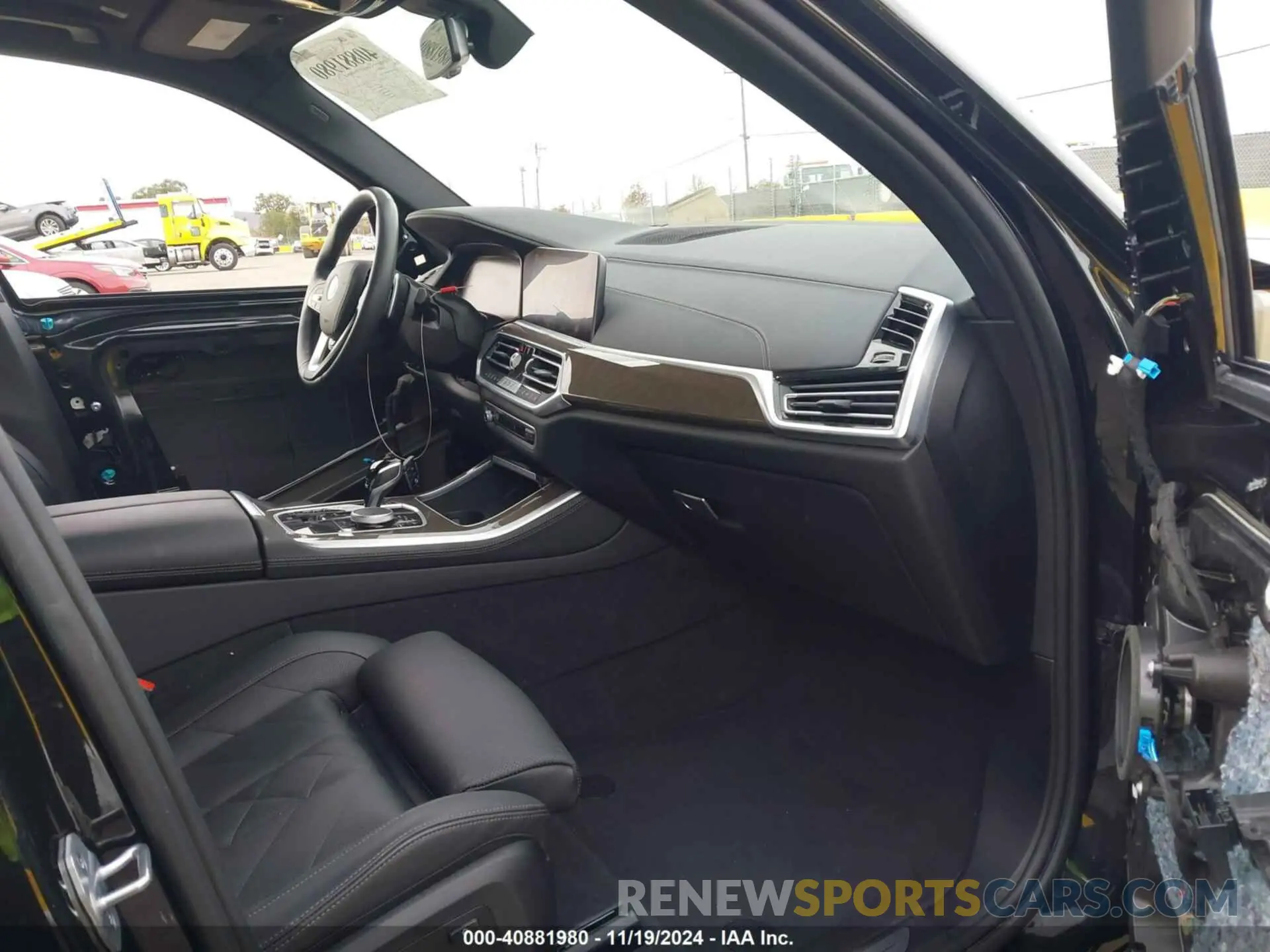 5 Photograph of a damaged car 5UXCR6C09P9R85324 BMW X5 2023