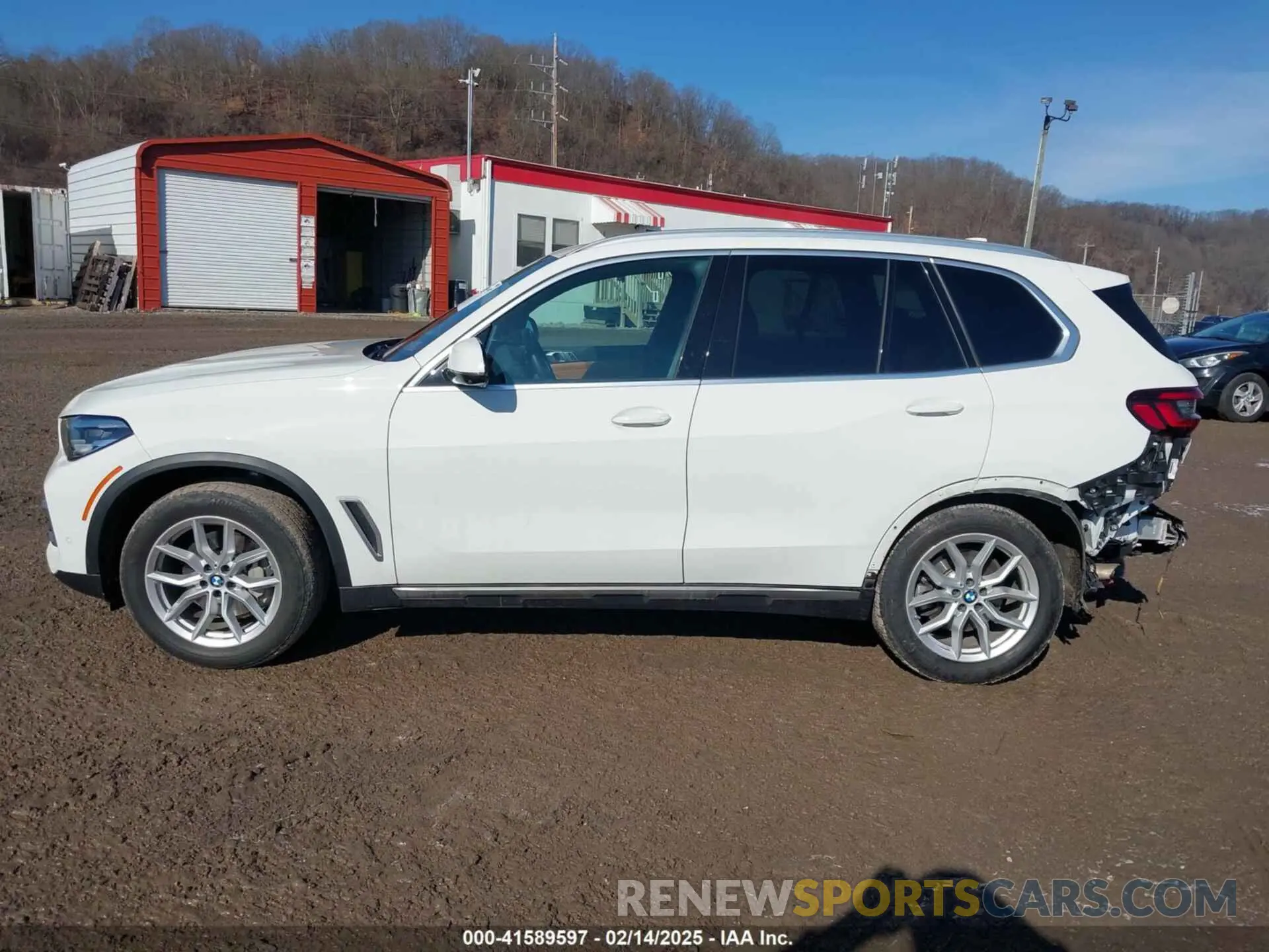 15 Photograph of a damaged car 5UXCR6C09P9S01112 BMW X5 2023