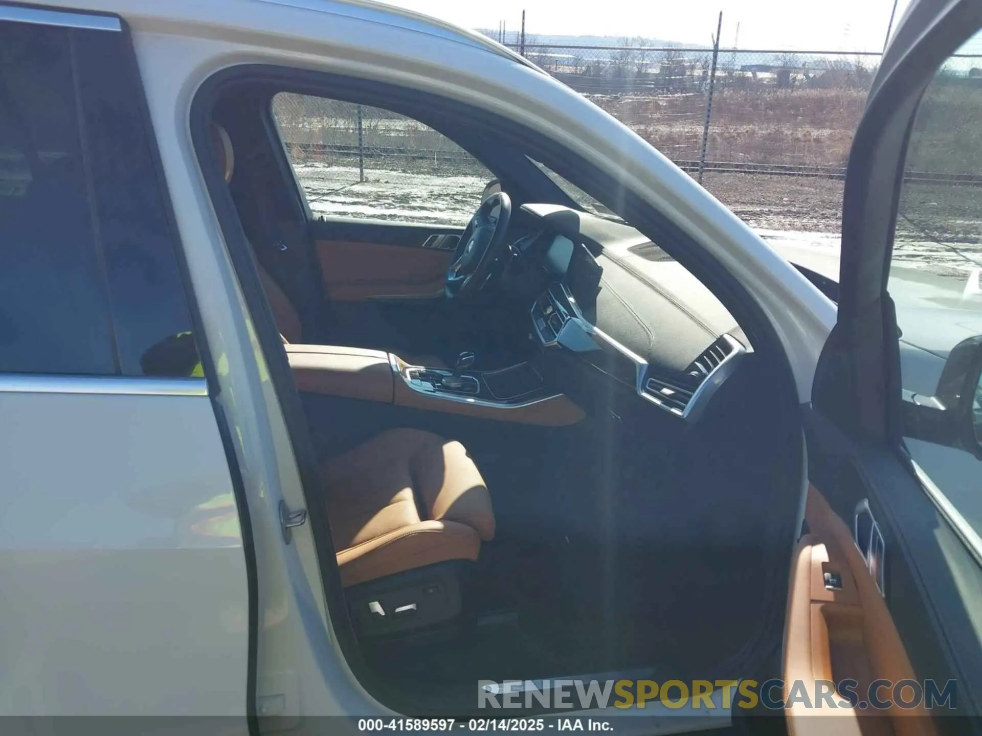 5 Photograph of a damaged car 5UXCR6C09P9S01112 BMW X5 2023