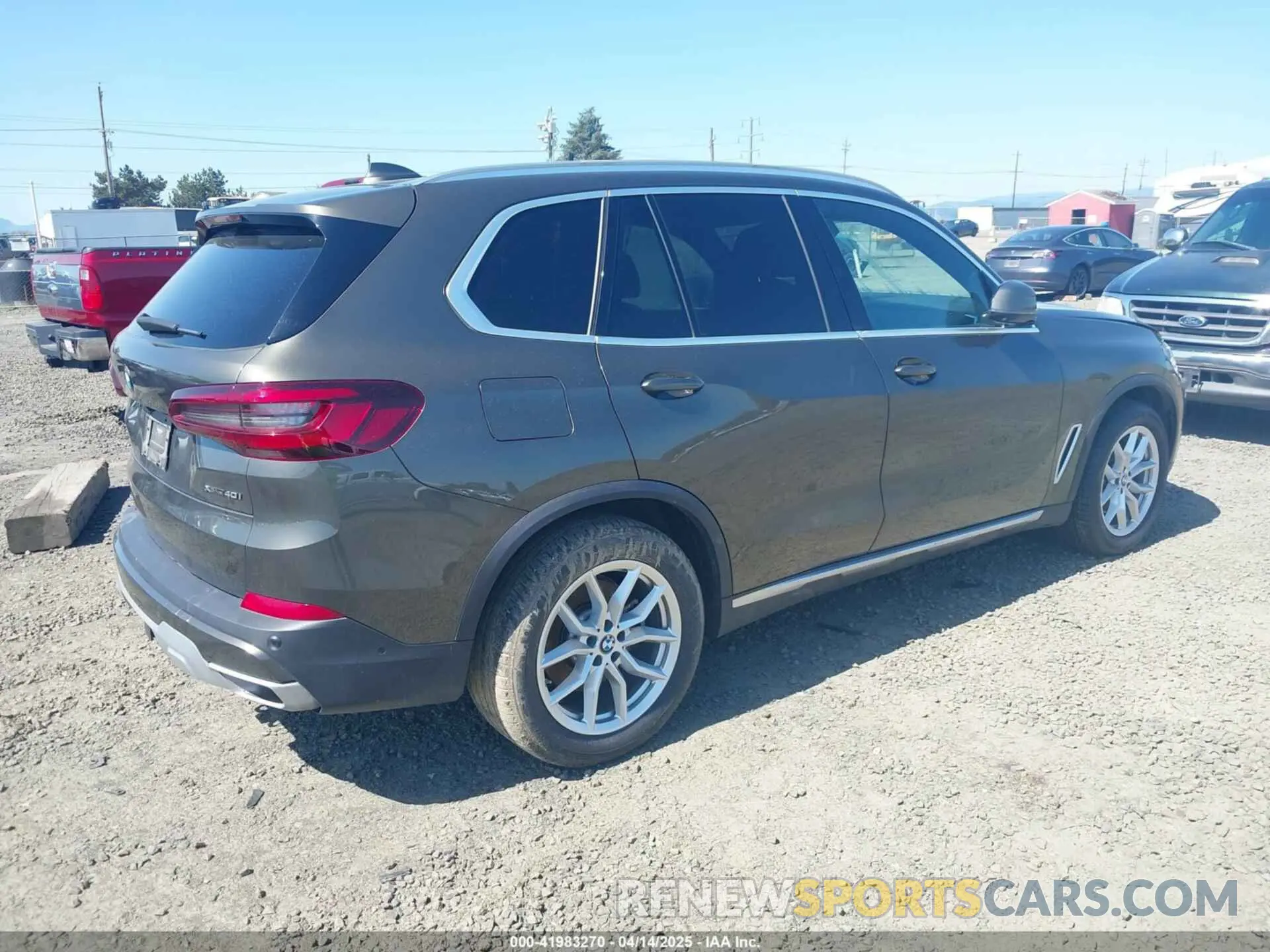 4 Photograph of a damaged car 5UXCR6C0XP9N95610 BMW X5 2023