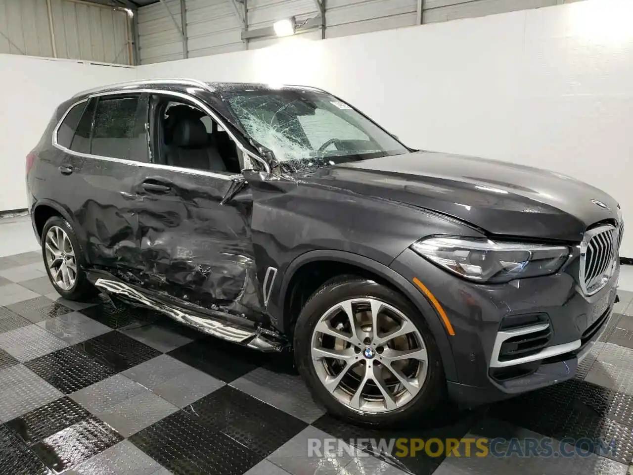 4 Photograph of a damaged car 5UXCR6C0XP9P81924 BMW X5 2023