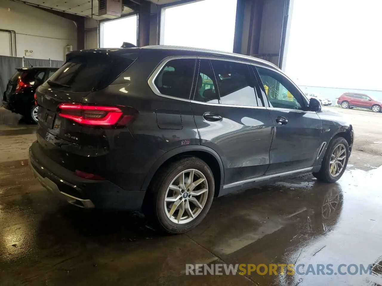 3 Photograph of a damaged car 5UXTA6C00P9N74692 BMW X5 2023