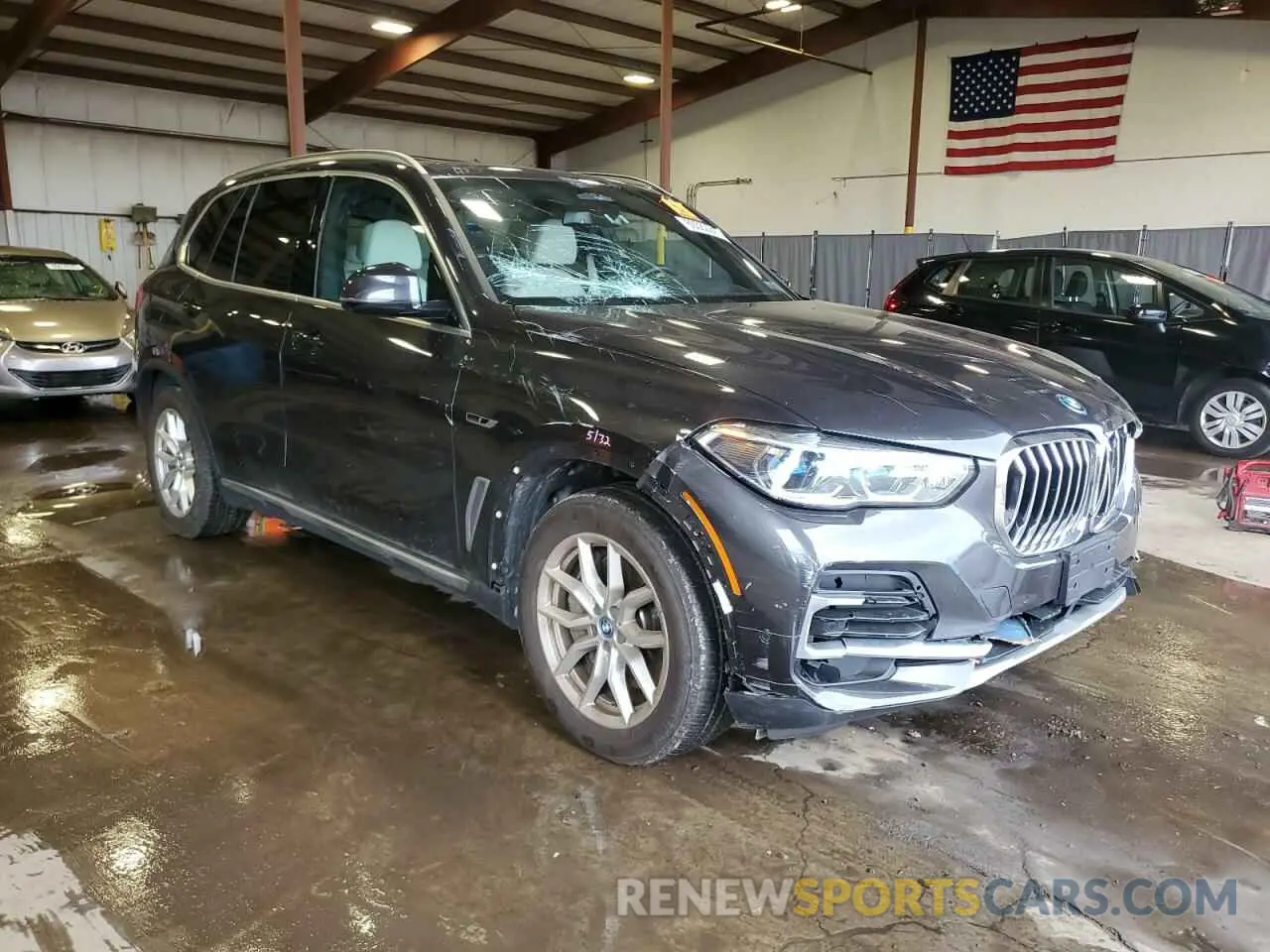 4 Photograph of a damaged car 5UXTA6C00P9N74692 BMW X5 2023