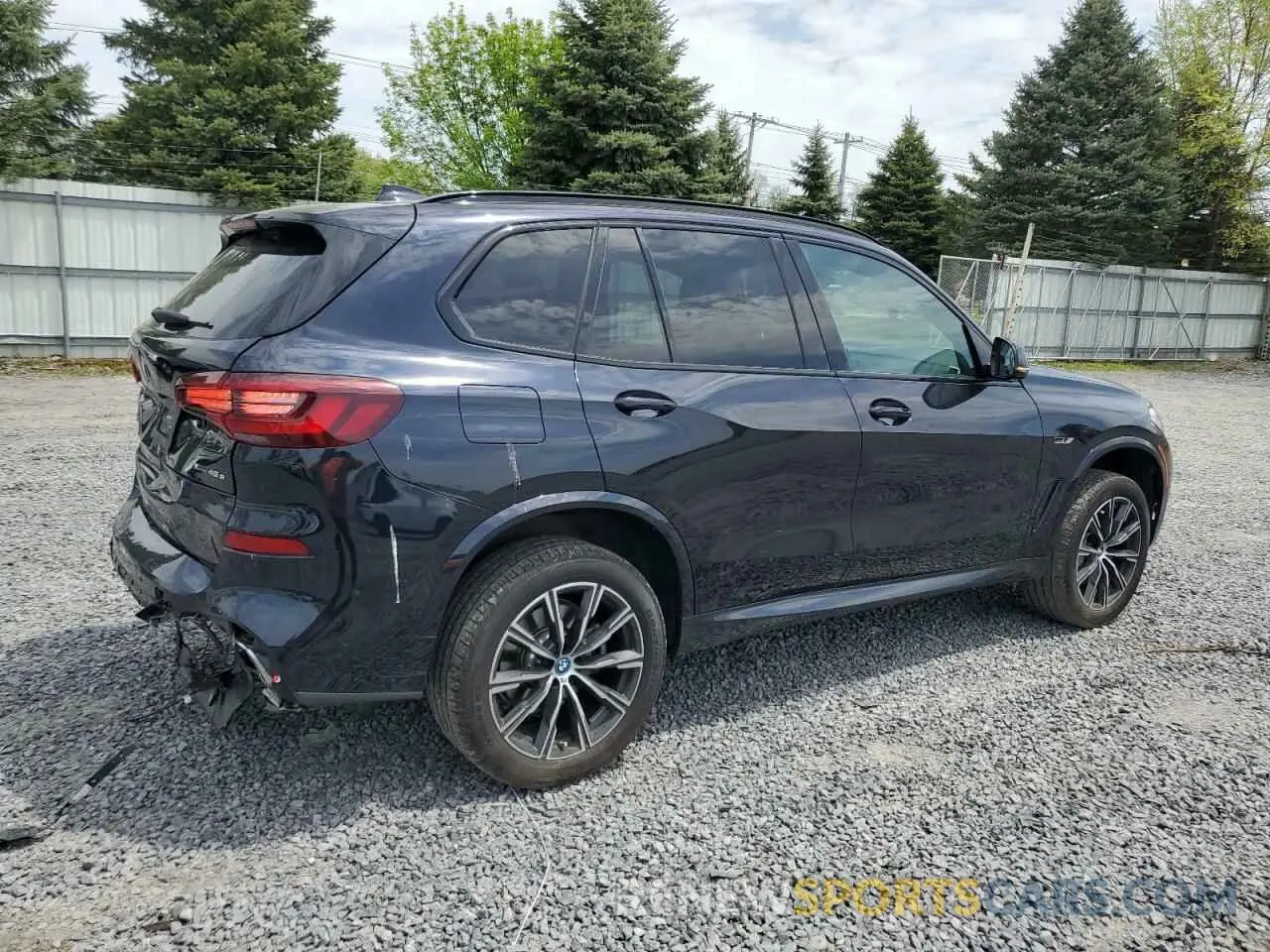 3 Photograph of a damaged car 5UXTA6C01P9R61137 BMW X5 2023