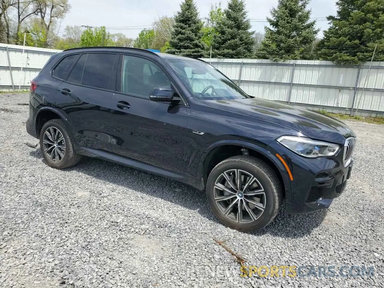 4 Photograph of a damaged car 5UXTA6C01P9R61137 BMW X5 2023
