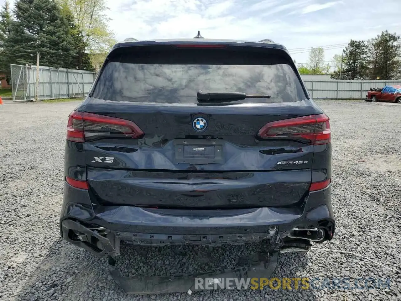 6 Photograph of a damaged car 5UXTA6C01P9R61137 BMW X5 2023
