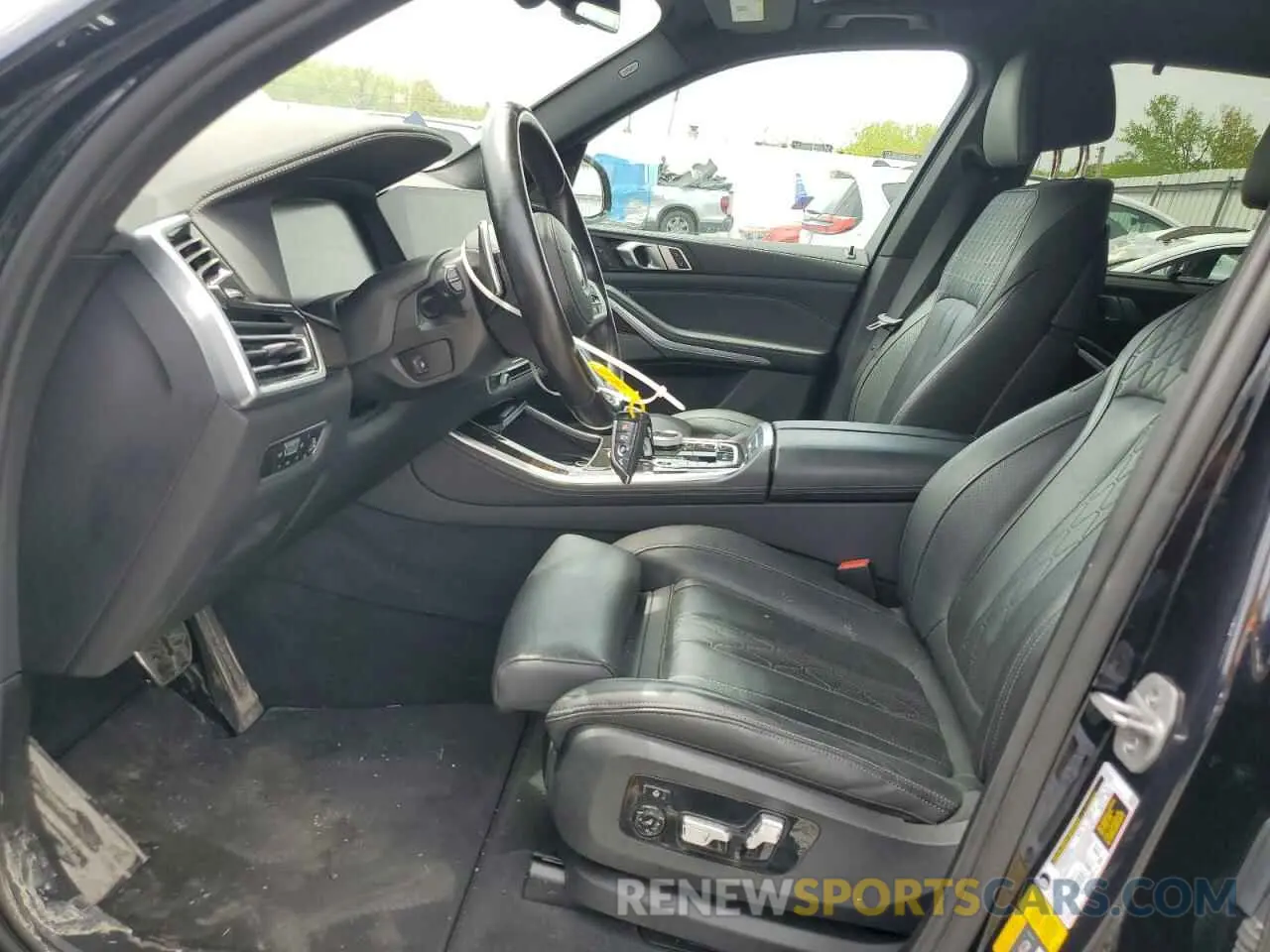 7 Photograph of a damaged car 5UXTA6C01P9R61137 BMW X5 2023