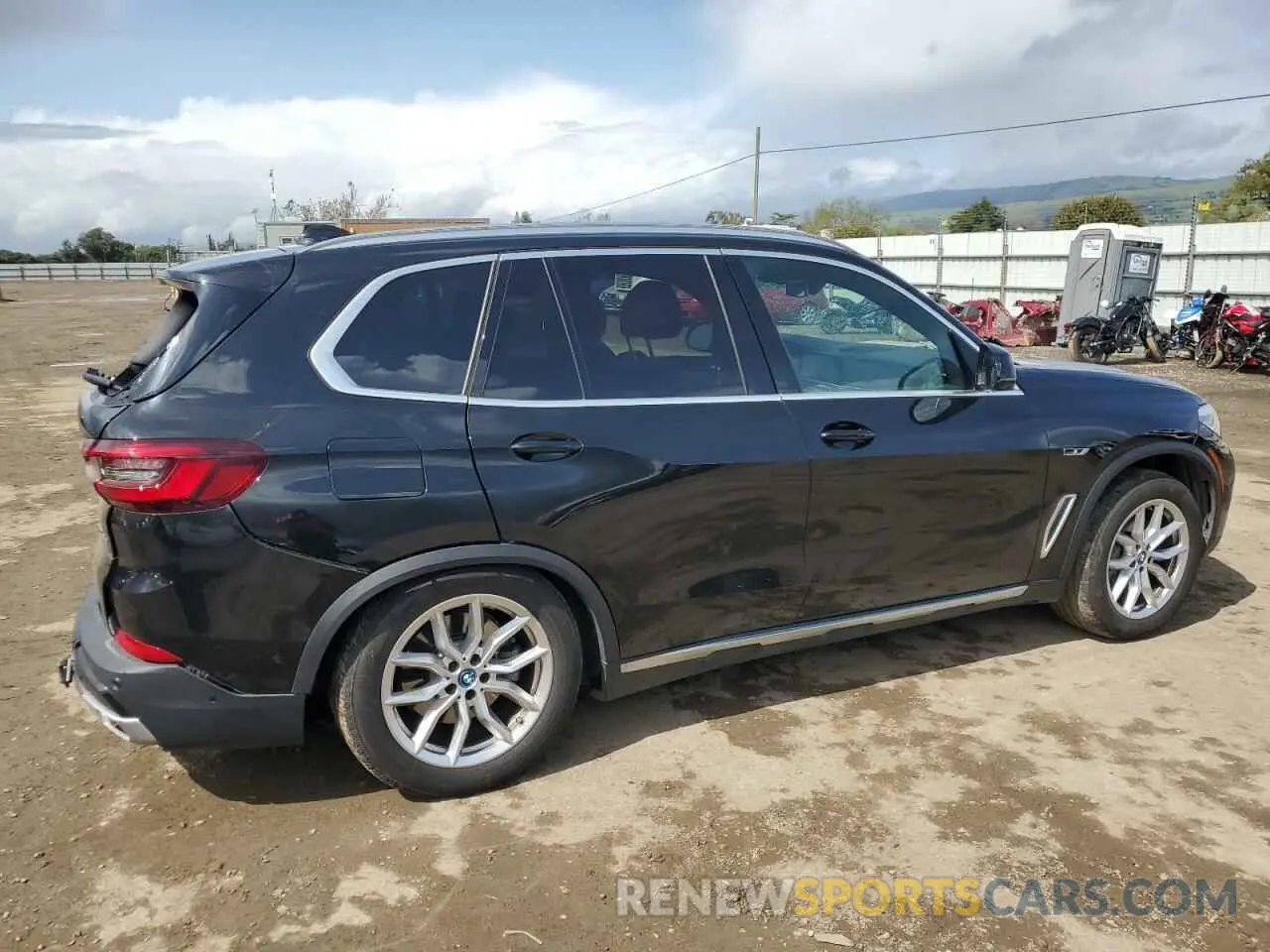 3 Photograph of a damaged car 5UXTA6C03P9N47003 BMW X5 2023
