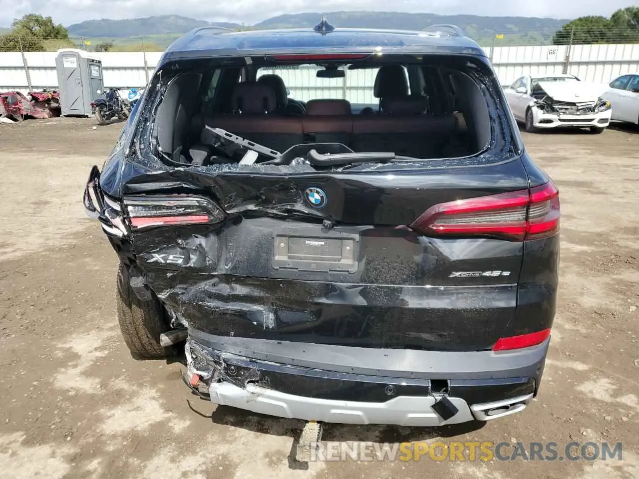 6 Photograph of a damaged car 5UXTA6C03P9N47003 BMW X5 2023