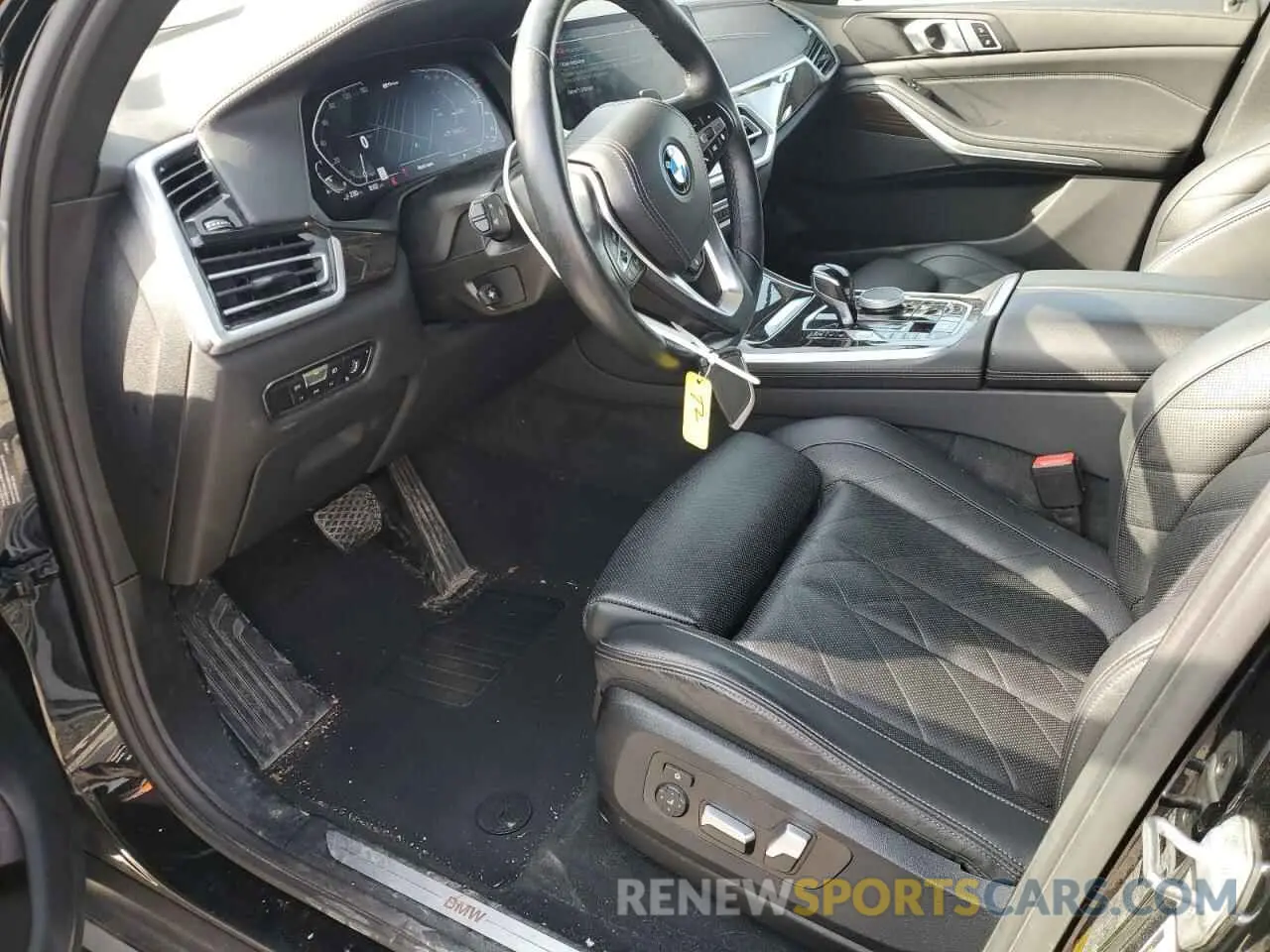 7 Photograph of a damaged car 5UXTA6C03P9P26996 BMW X5 2023