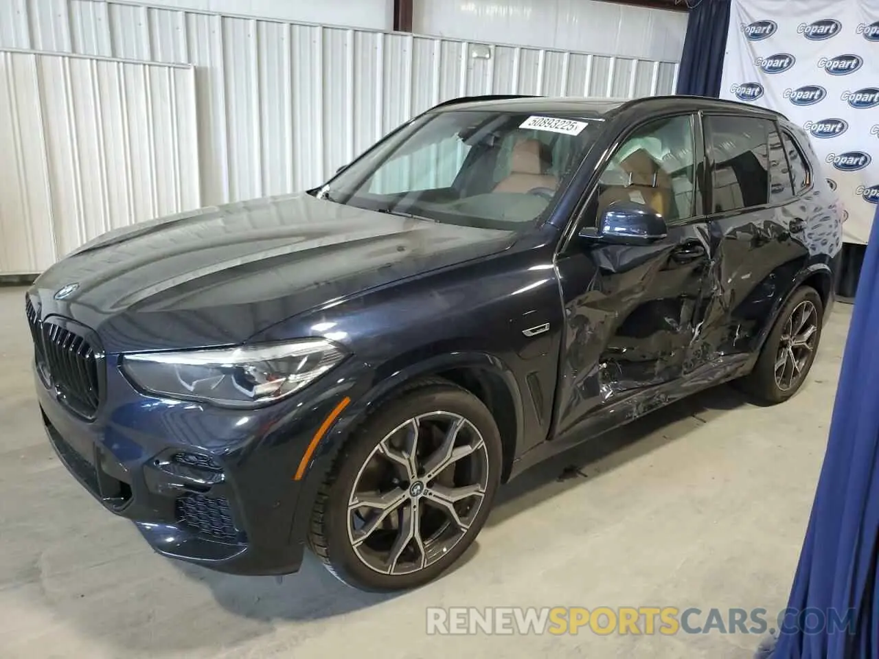 1 Photograph of a damaged car 5UXTA6C03P9R22002 BMW X5 2023