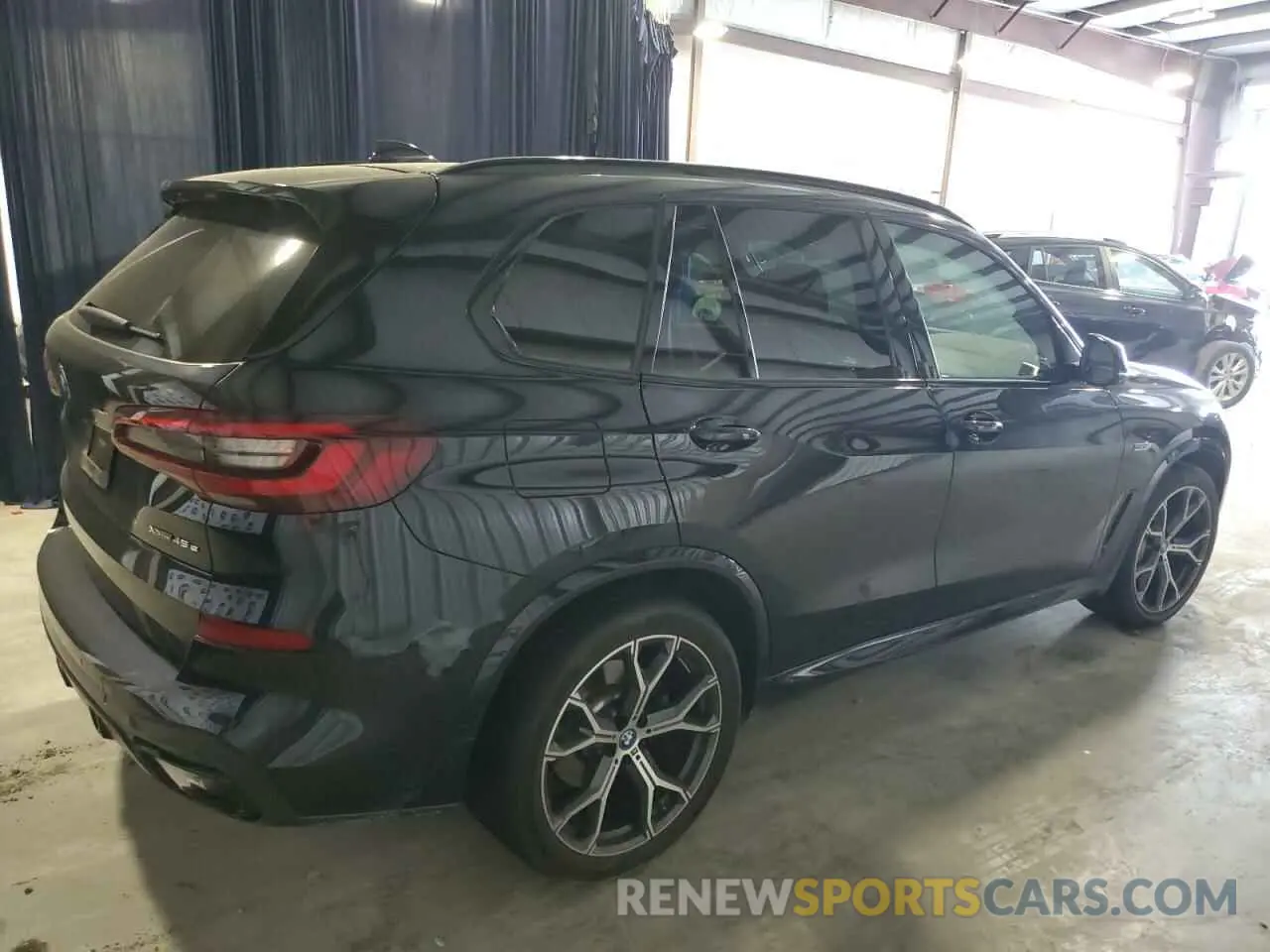 3 Photograph of a damaged car 5UXTA6C03P9R22002 BMW X5 2023