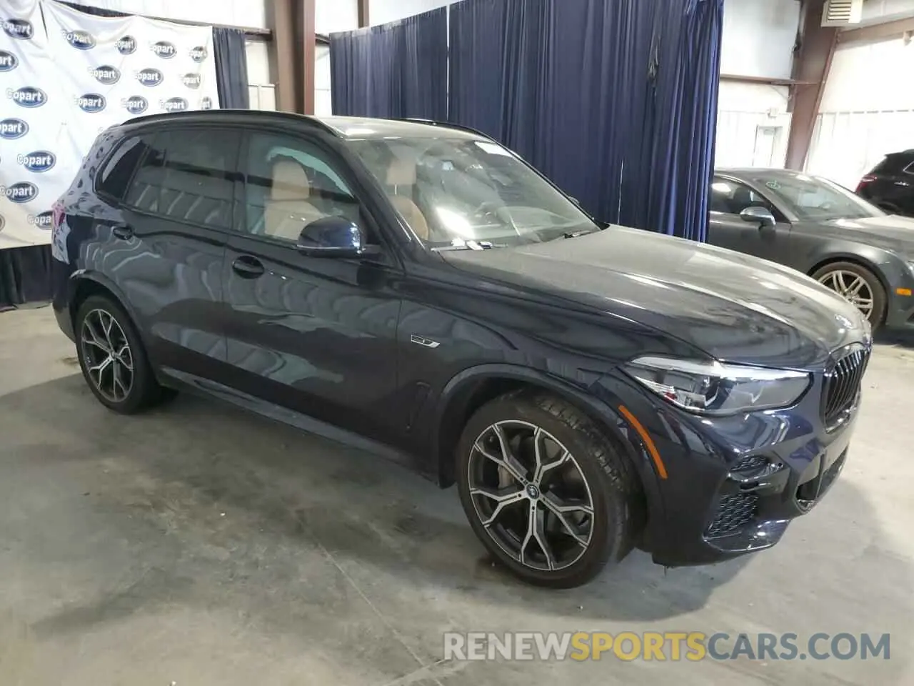 4 Photograph of a damaged car 5UXTA6C03P9R22002 BMW X5 2023