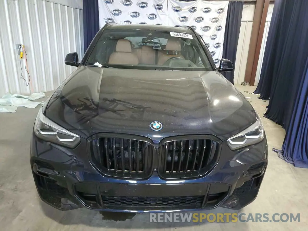 5 Photograph of a damaged car 5UXTA6C03P9R22002 BMW X5 2023