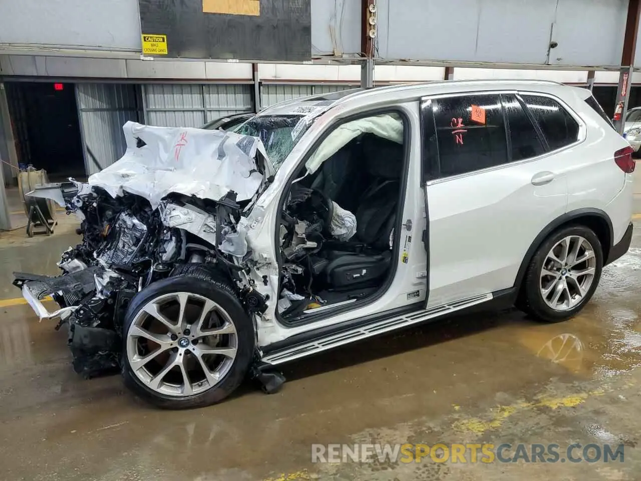 1 Photograph of a damaged car 5UXTA6C04P9P56136 BMW X5 2023