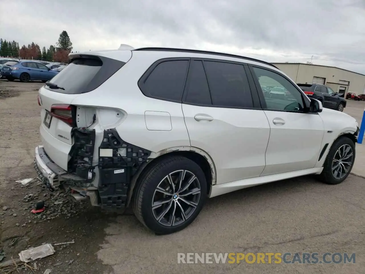 3 Photograph of a damaged car 5UXTA6C05P9N46001 BMW X5 2023