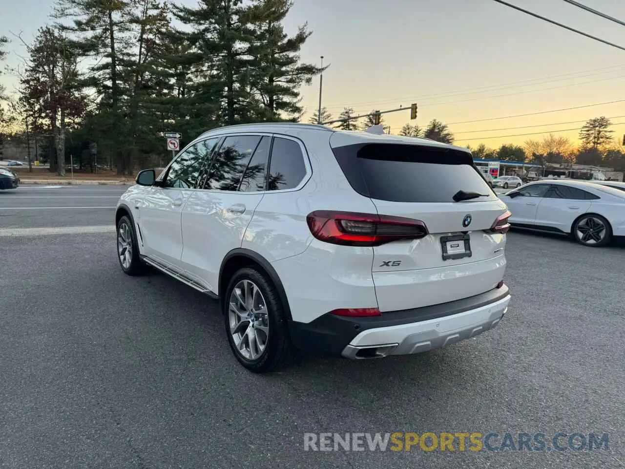 4 Photograph of a damaged car 5UXTA6C06P9P05074 BMW X5 2023