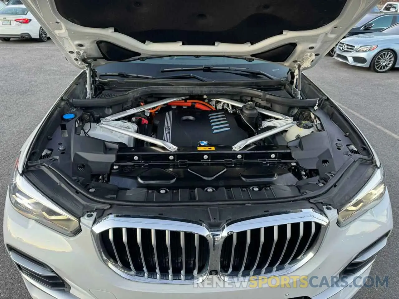8 Photograph of a damaged car 5UXTA6C06P9P05074 BMW X5 2023