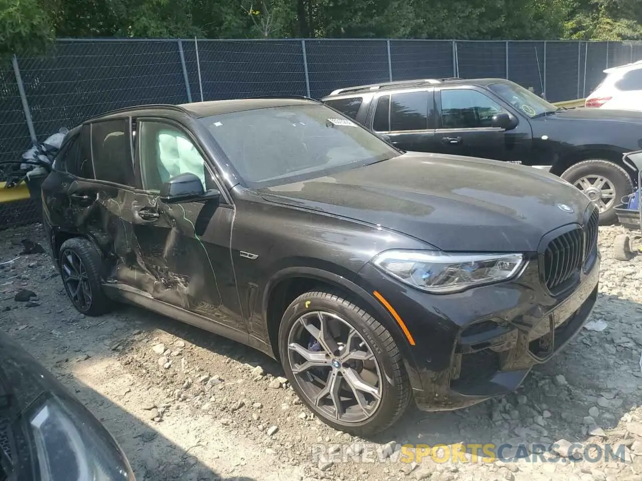 4 Photograph of a damaged car 5UXTA6C06P9P32601 BMW X5 2023