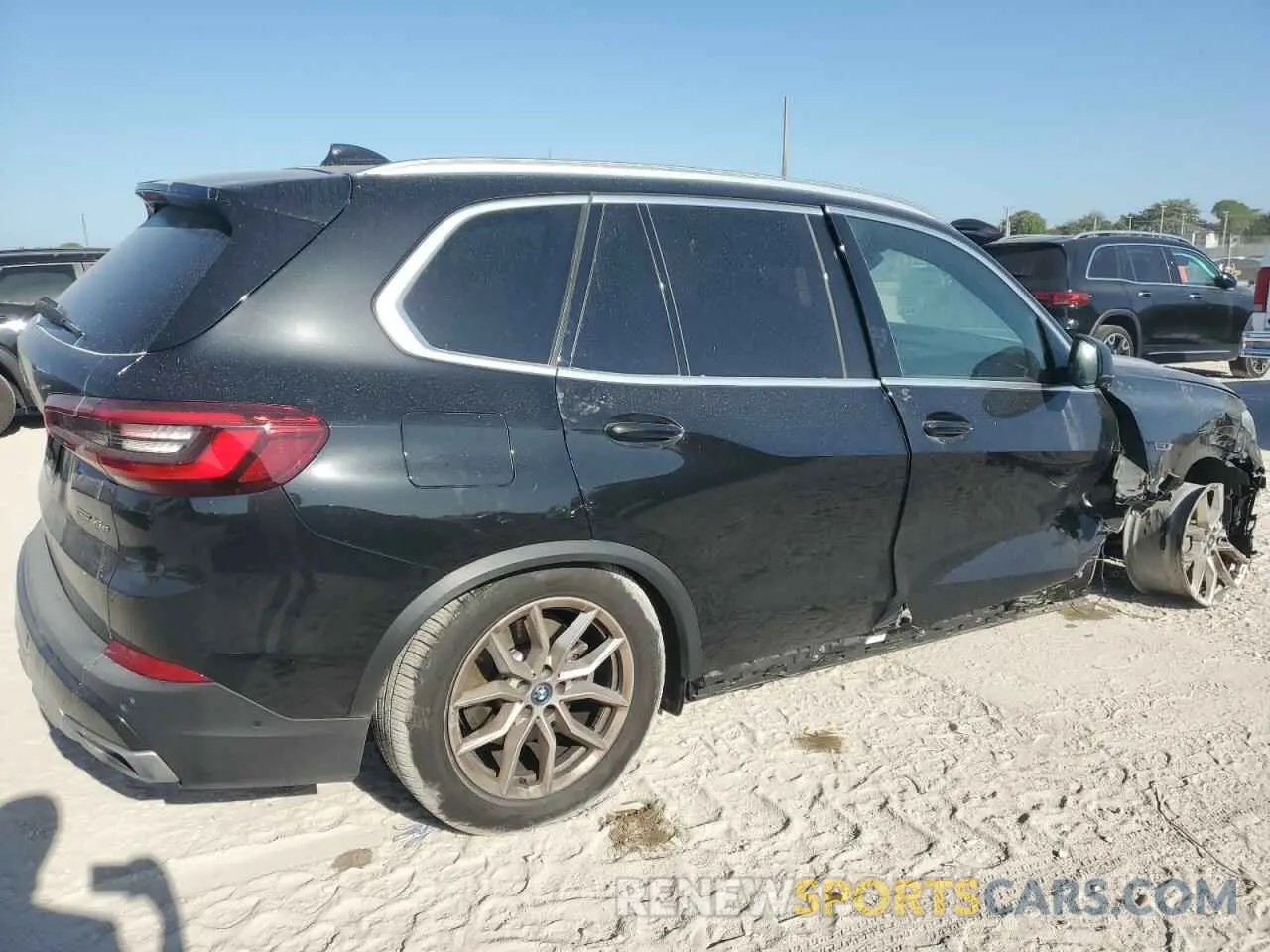 3 Photograph of a damaged car 5UXTA6C06P9S02144 BMW X5 2023