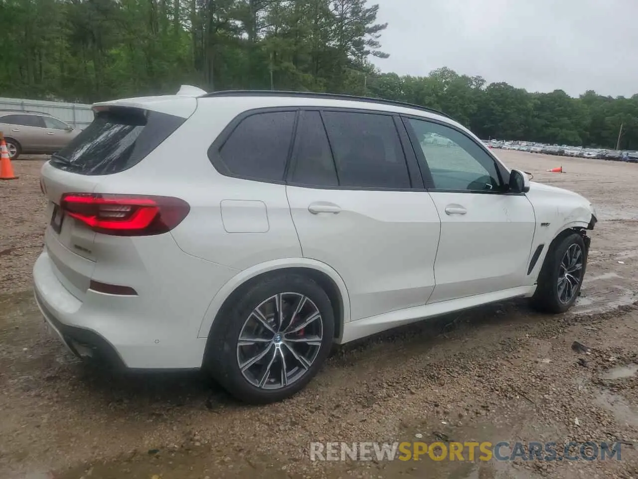 3 Photograph of a damaged car 5UXTA6C08P9R00349 BMW X5 2023
